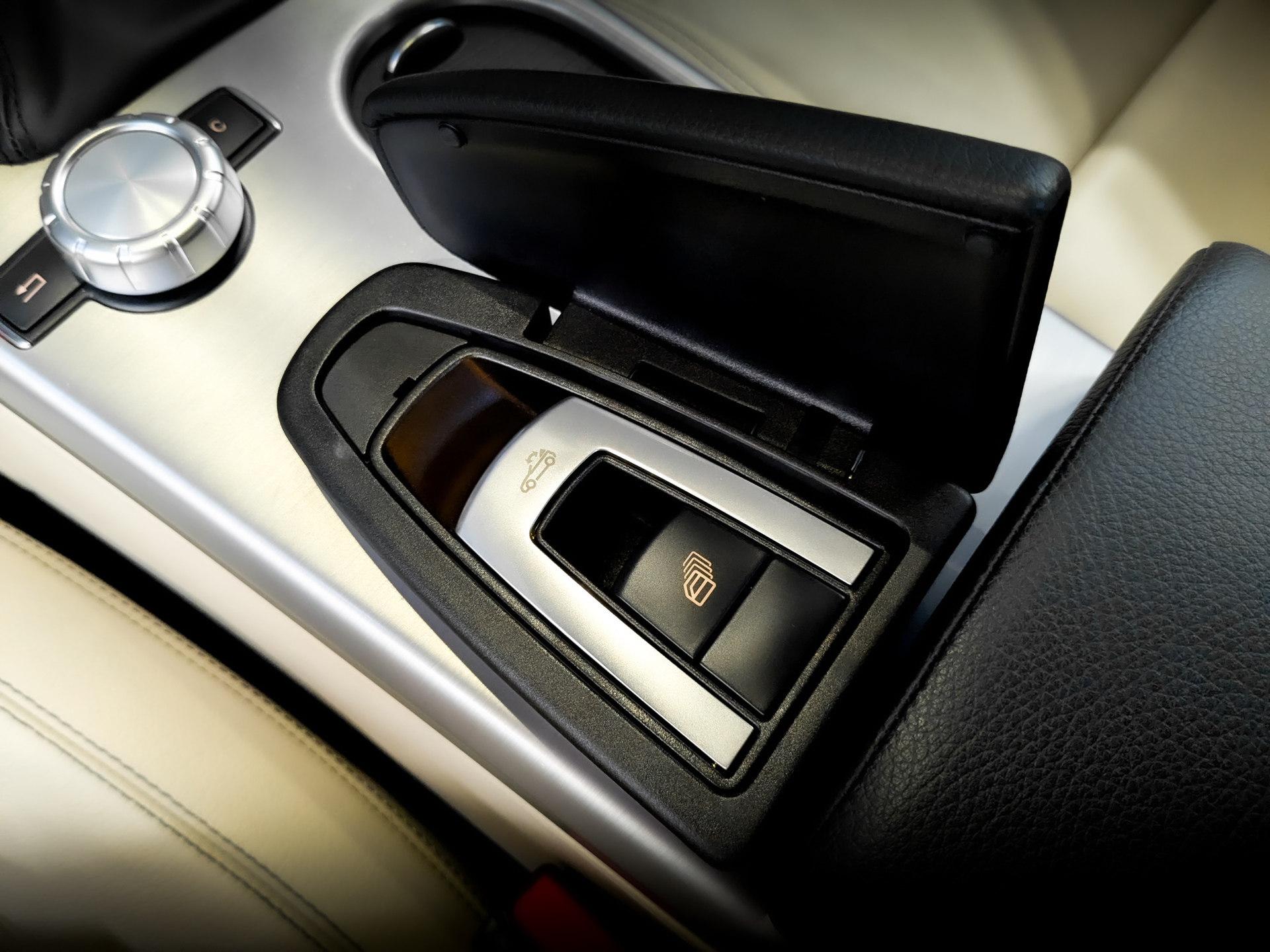 MERCEDES-BENZ SLK родстер 1.80 (184 л.с), автомат, 2013, пробег 24 558 км