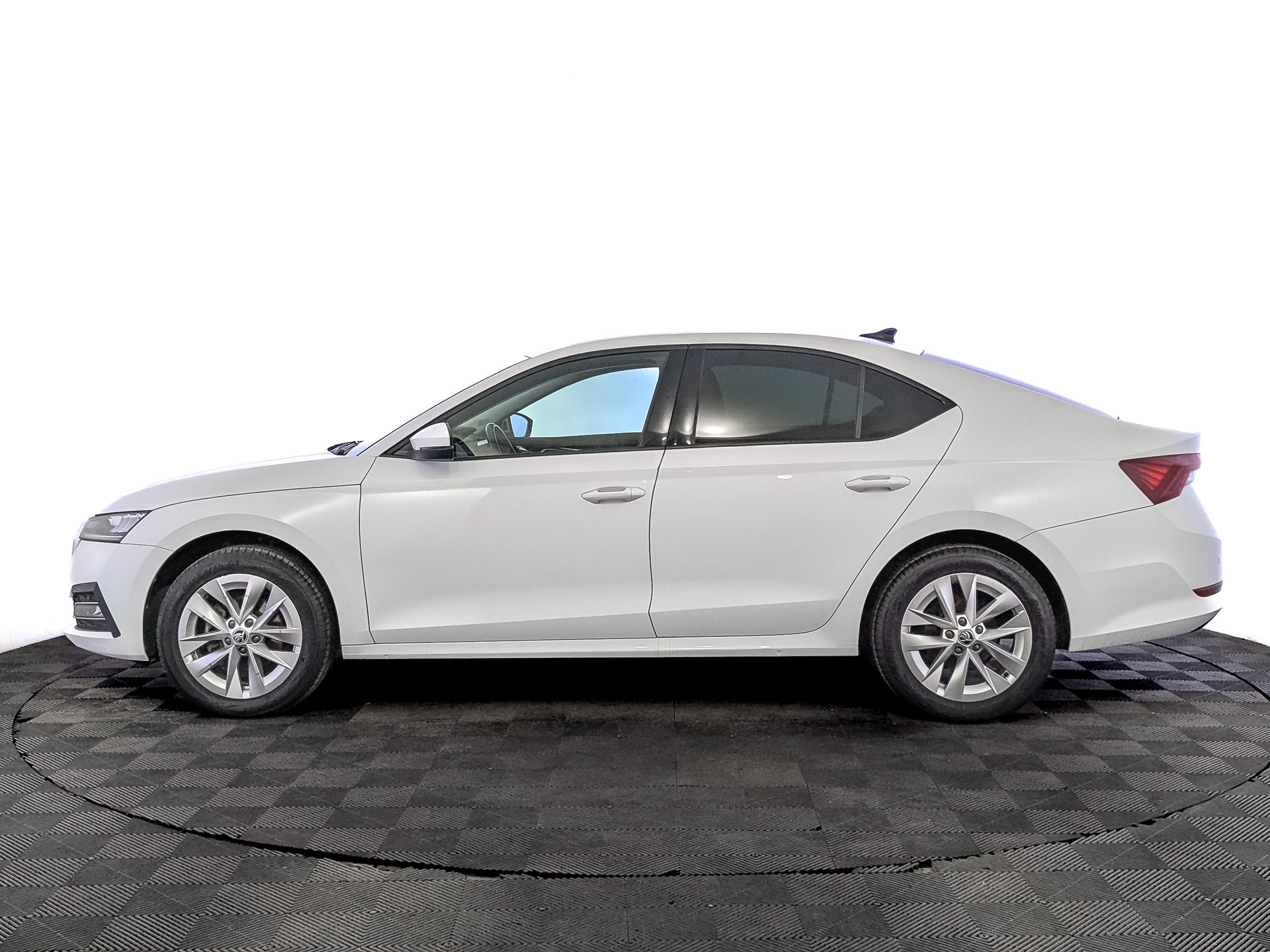 SKODA Octavia 1.40 (150 л.с), автомат, 2021, пробег 101 847 км