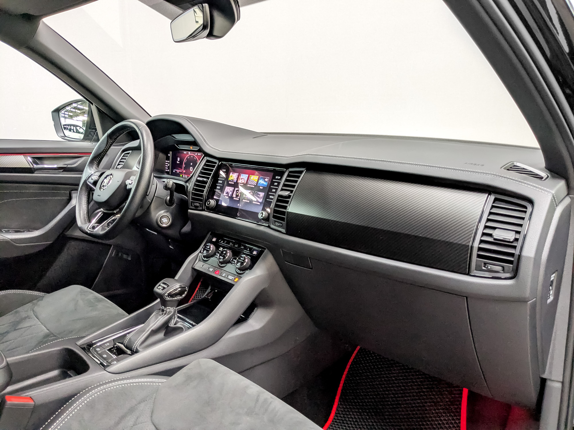 SKODA Kodiaq 2.00 (180 л.с), автомат, 2024, пробег 39 687 км