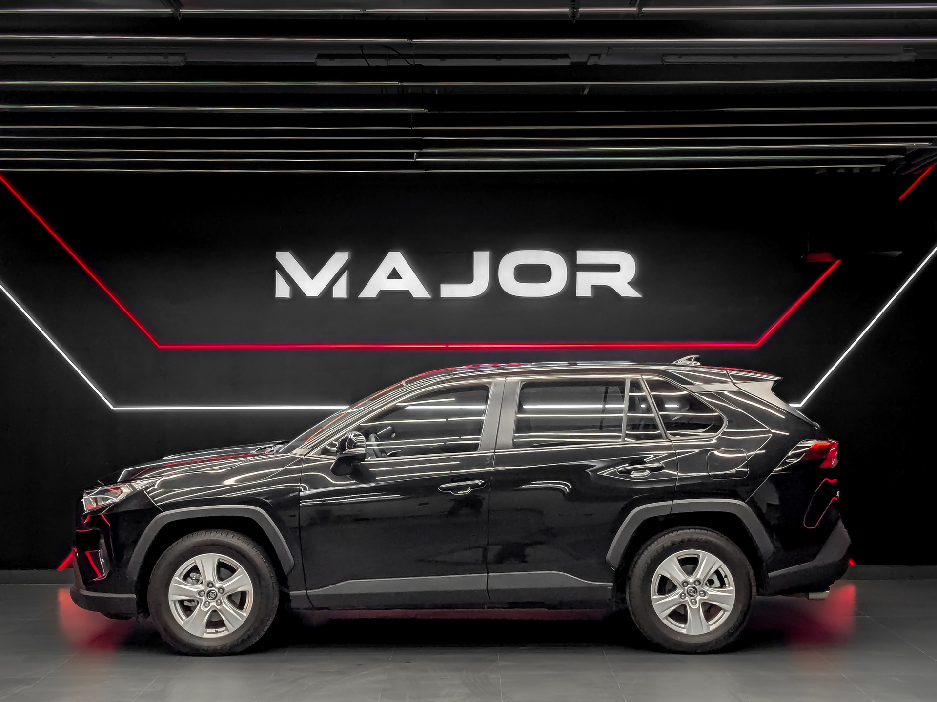 TOYOTA Rav-4 2.00 (171 л.с), автомат, 2025, пробег 5 557 км