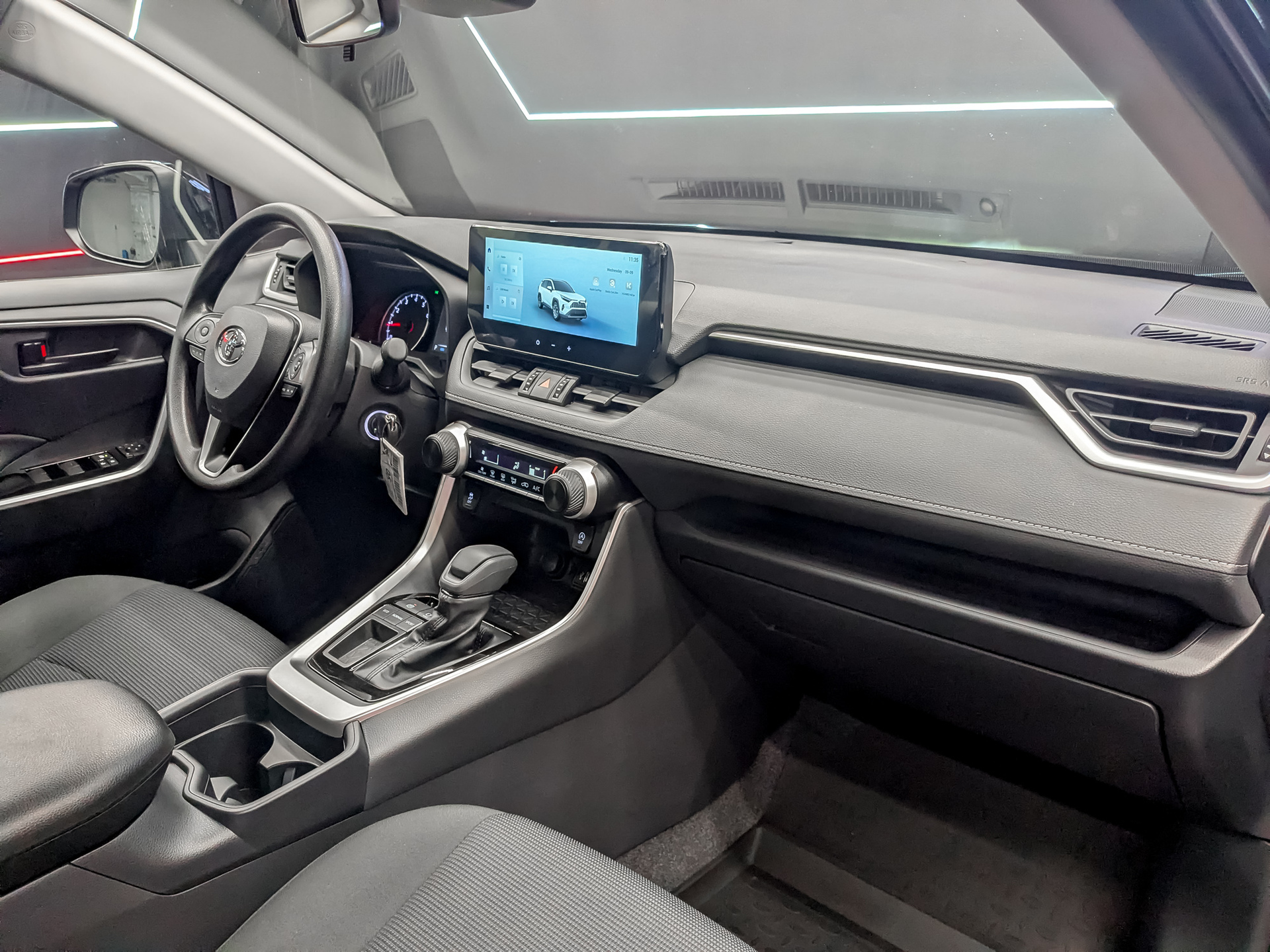 TOYOTA Rav-4 2.00 (171 л.с), автомат, 2025, пробег 5 557 км
