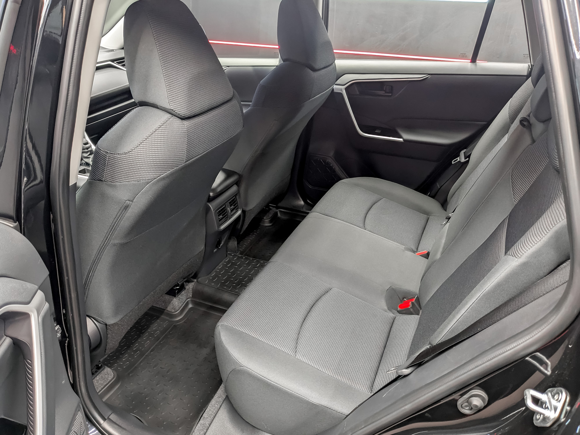 TOYOTA Rav-4 2.00 (171 л.с), автомат, 2025, пробег 5 557 км