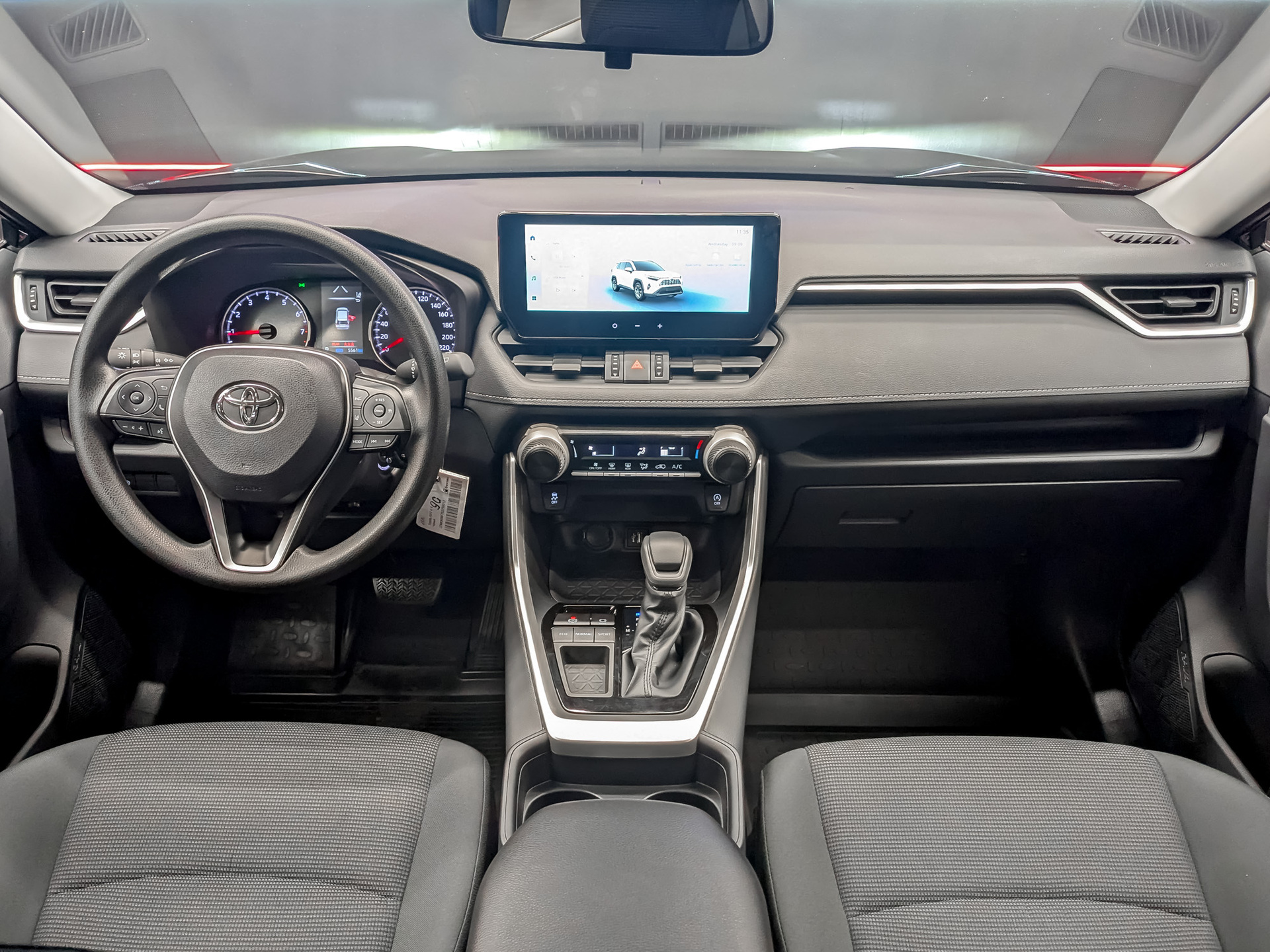 TOYOTA Rav-4 2.00 (171 л.с), автомат, 2025, пробег 5 557 км