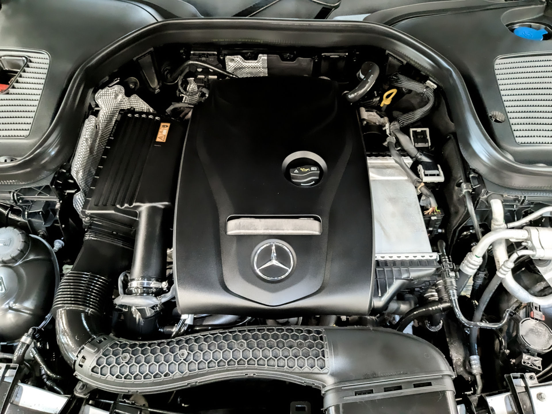 MERCEDES-BENZ GLC 2.00 (211 л.с), автомат, 2017, пробег 128 152 км