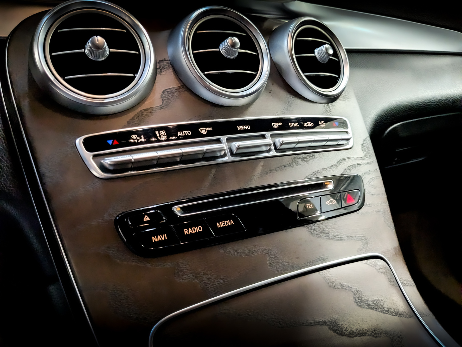MERCEDES-BENZ GLC 2.00 (211 л.с), автомат, 2017, пробег 128 152 км