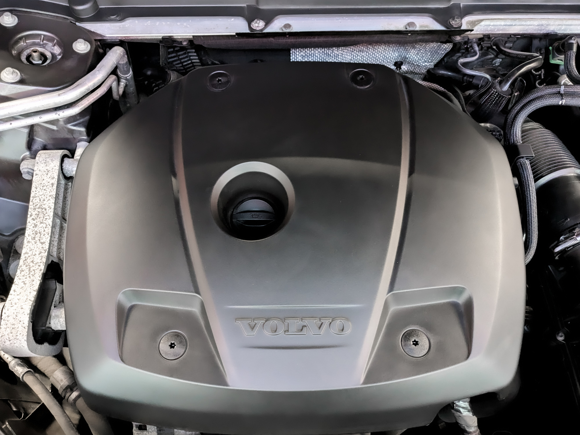 VOLVO XC60 2.00 (249 л.с), автомат, 2020, пробег 74 072 км