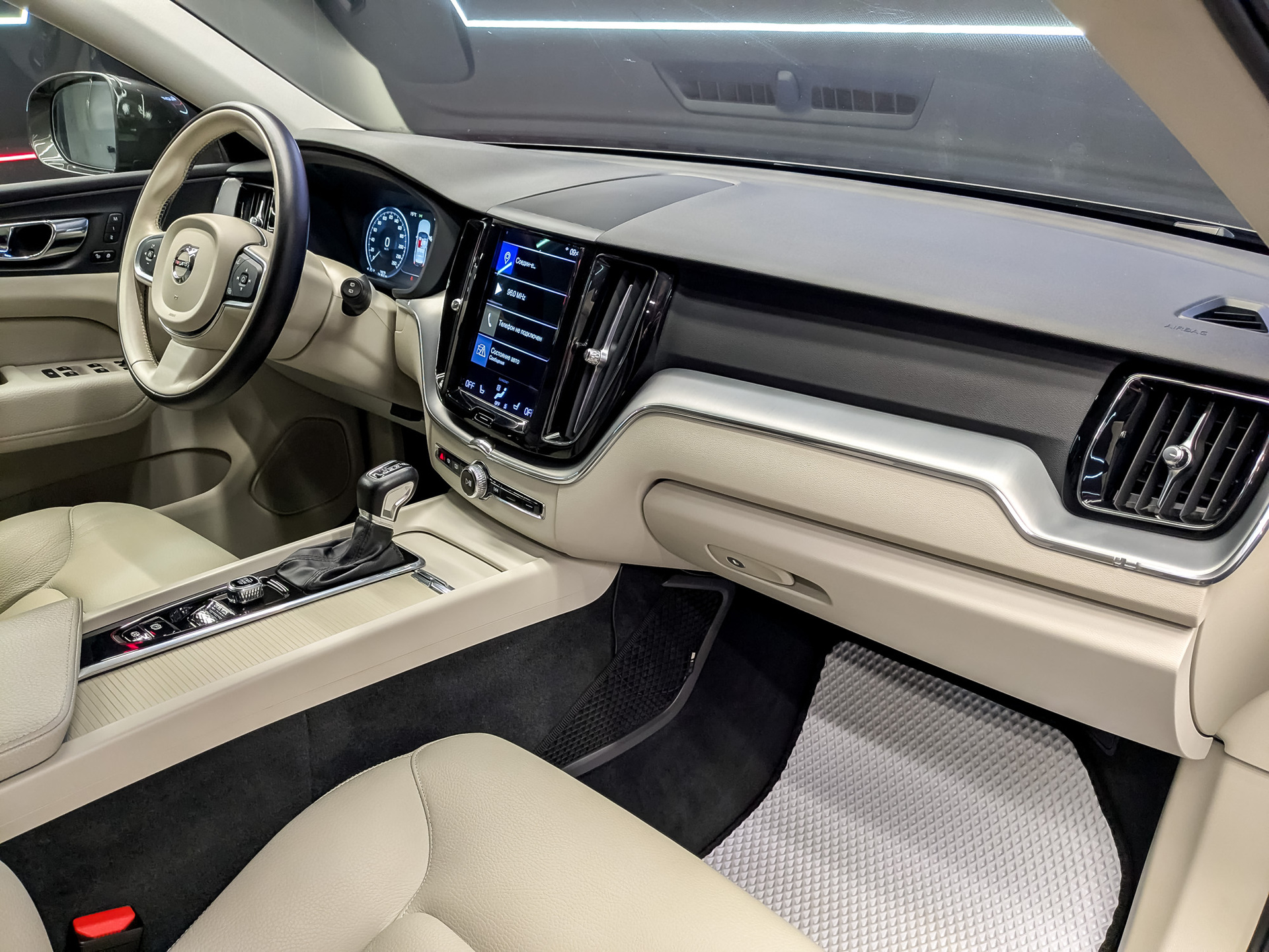 VOLVO XC60 2.00 (249 л.с), автомат, 2020, пробег 74 072 км