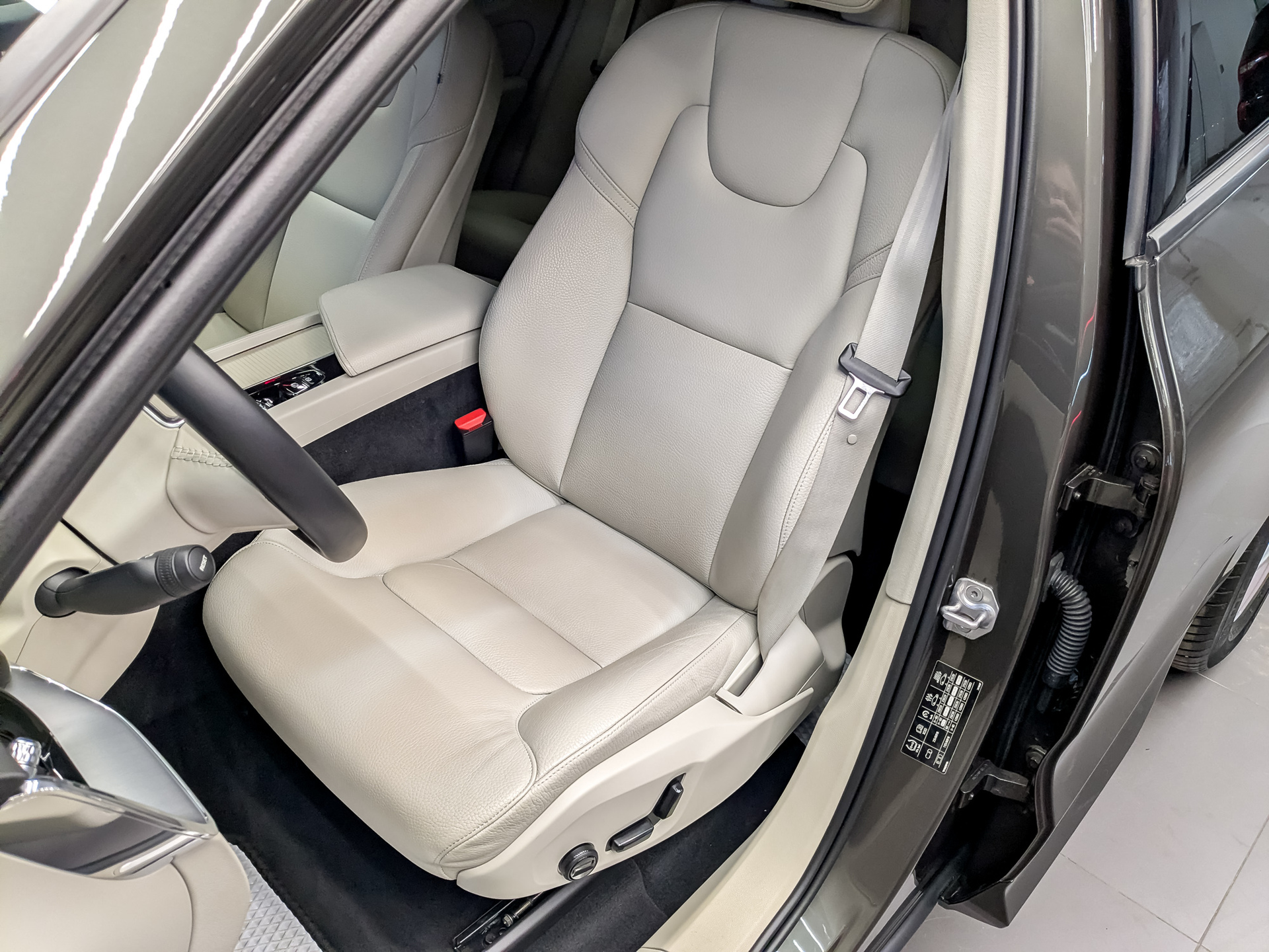 VOLVO XC60 2.00 (249 л.с), автомат, 2020, пробег 74 072 км