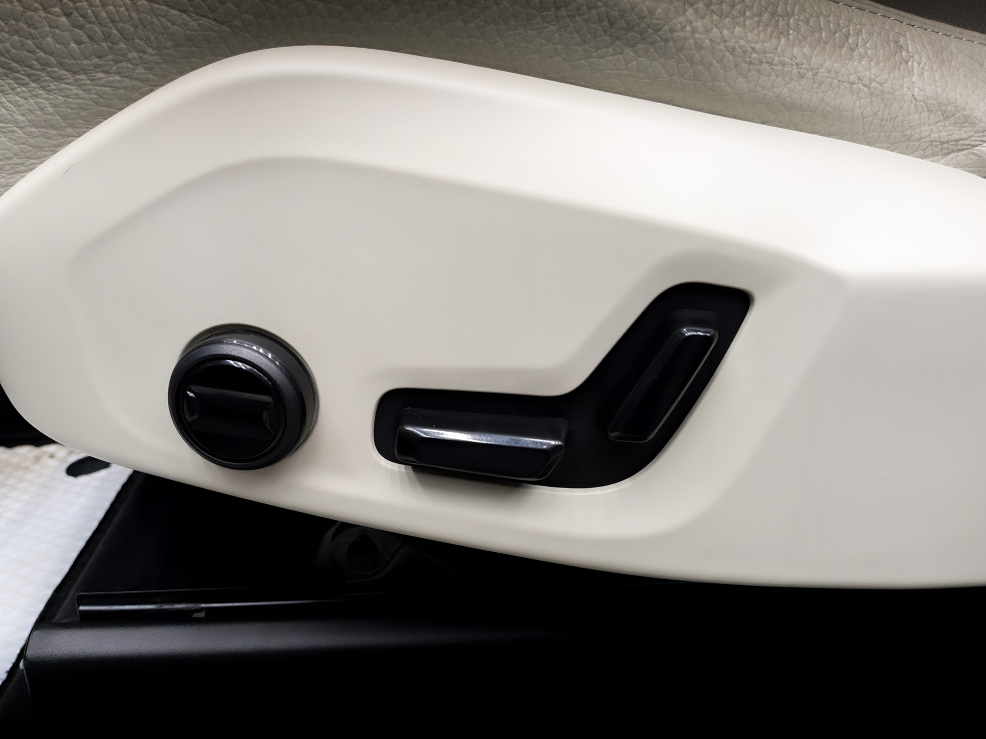 VOLVO XC60 2.00 (249 л.с), автомат, 2020, пробег 74 072 км