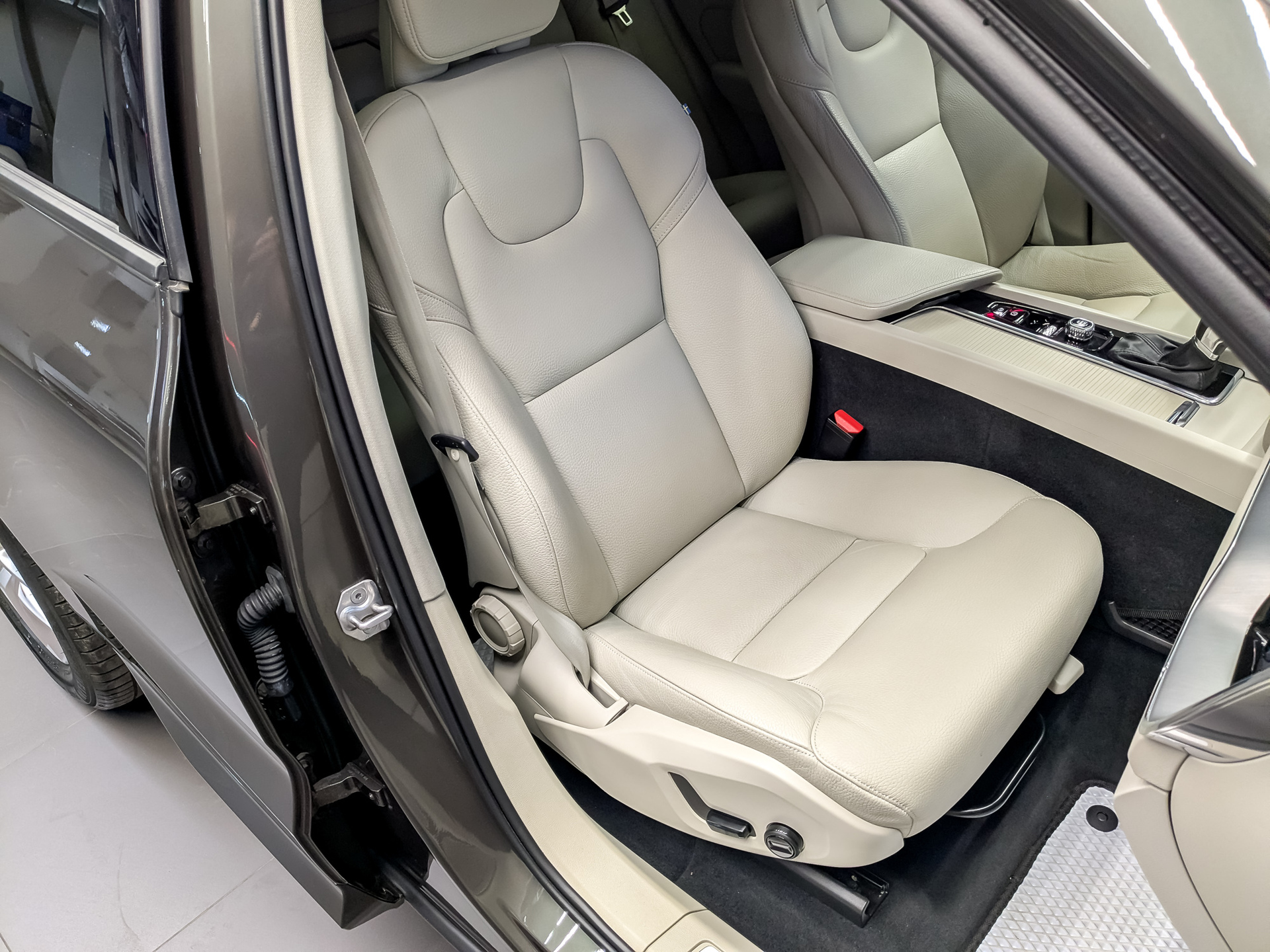 VOLVO XC60 2.00 (249 л.с), автомат, 2020, пробег 74 072 км
