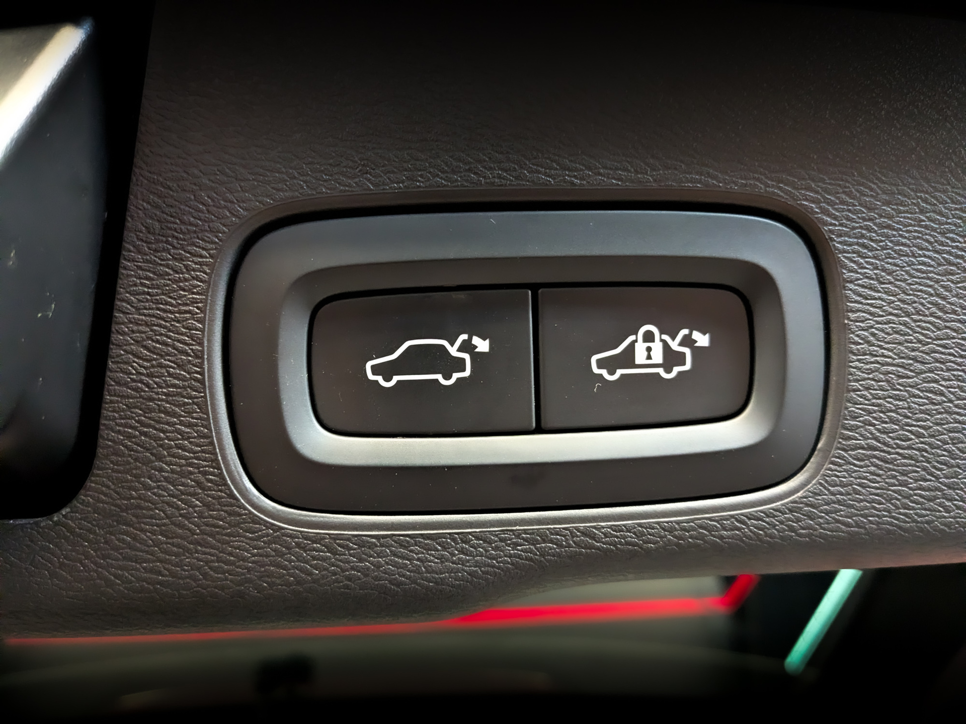 VOLVO XC60 2.00 (249 л.с), автомат, 2020, пробег 74 072 км