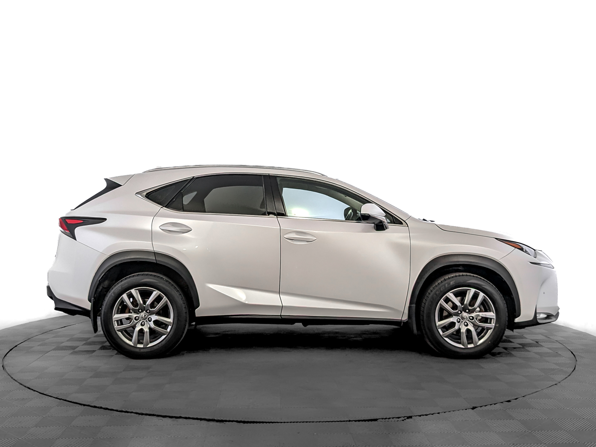 LEXUS NX 2.00 (150 л.с), автомат, 2017, пробег 166 995 км