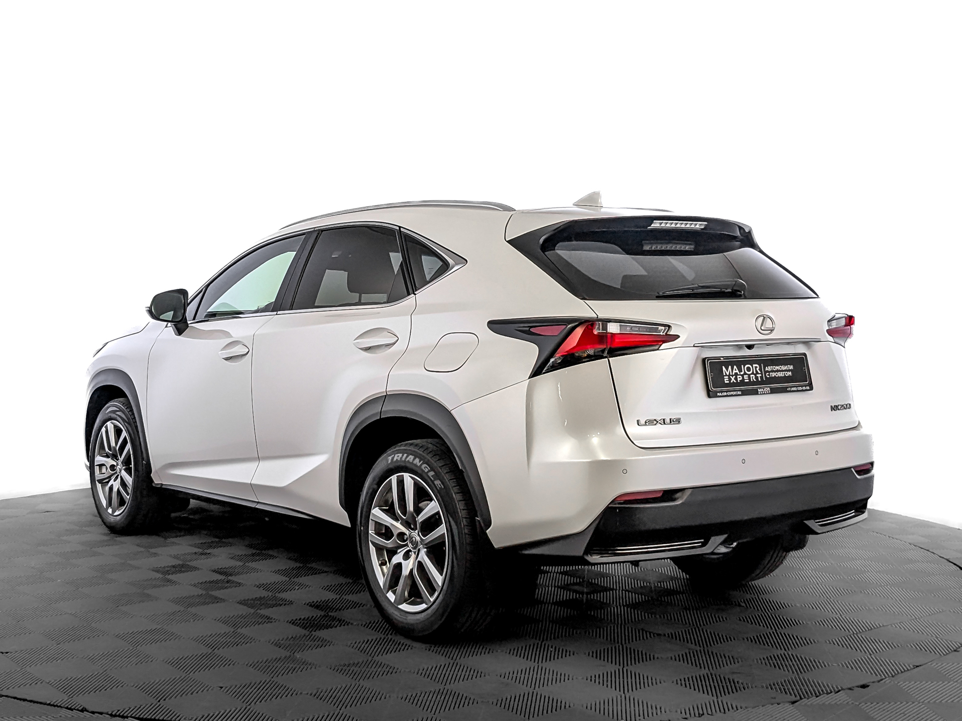 LEXUS NX 2.00 (150 л.с), автомат, 2017, пробег 166 995 км