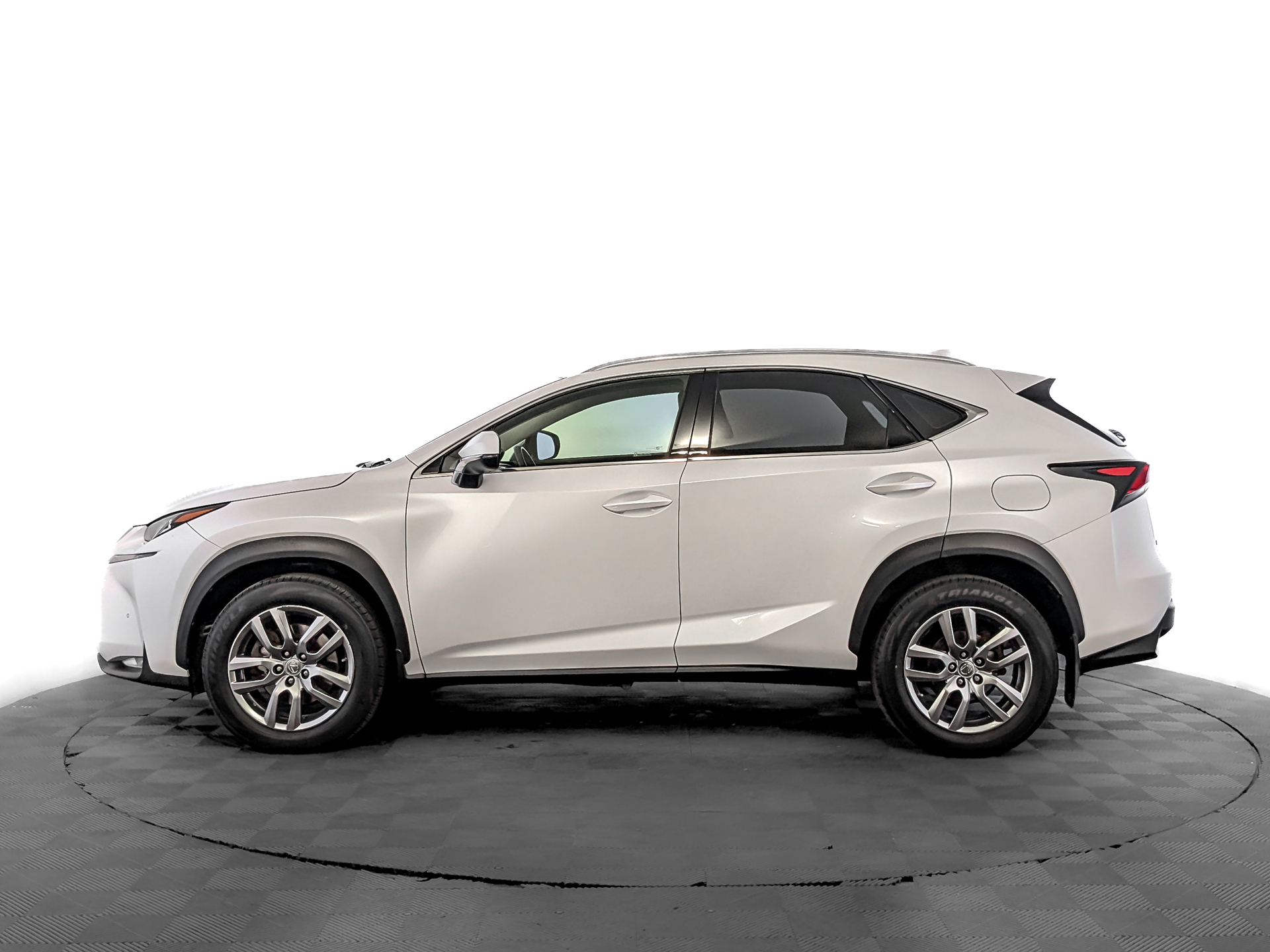 LEXUS NX 2.00 (150 л.с), автомат, 2017, пробег 166 995 км