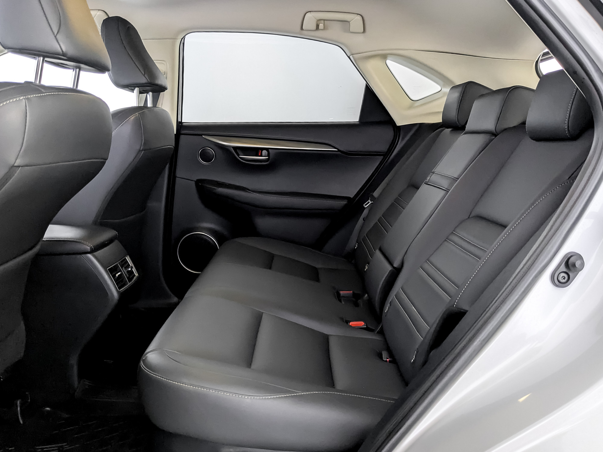 LEXUS NX 2.00 (150 л.с), автомат, 2017, пробег 166 995 км