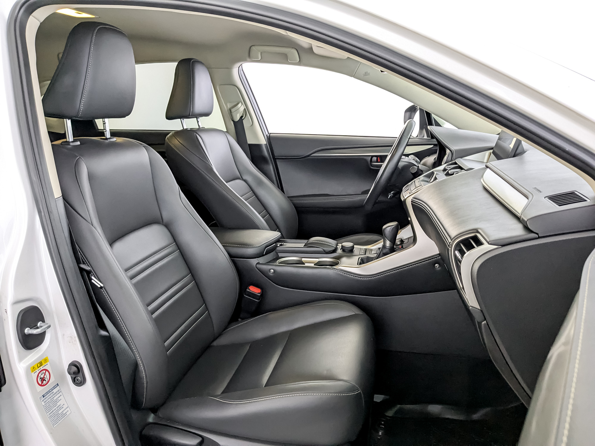 LEXUS NX 2.00 (150 л.с), автомат, 2017, пробег 166 995 км