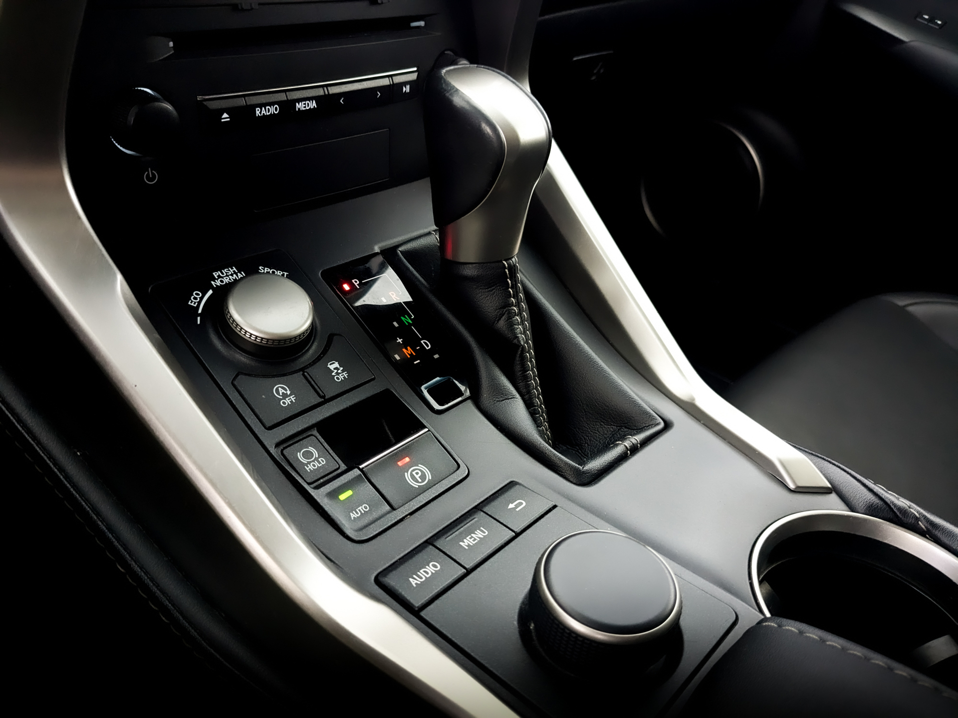 LEXUS NX 2.00 (150 л.с), автомат, 2017, пробег 166 995 км