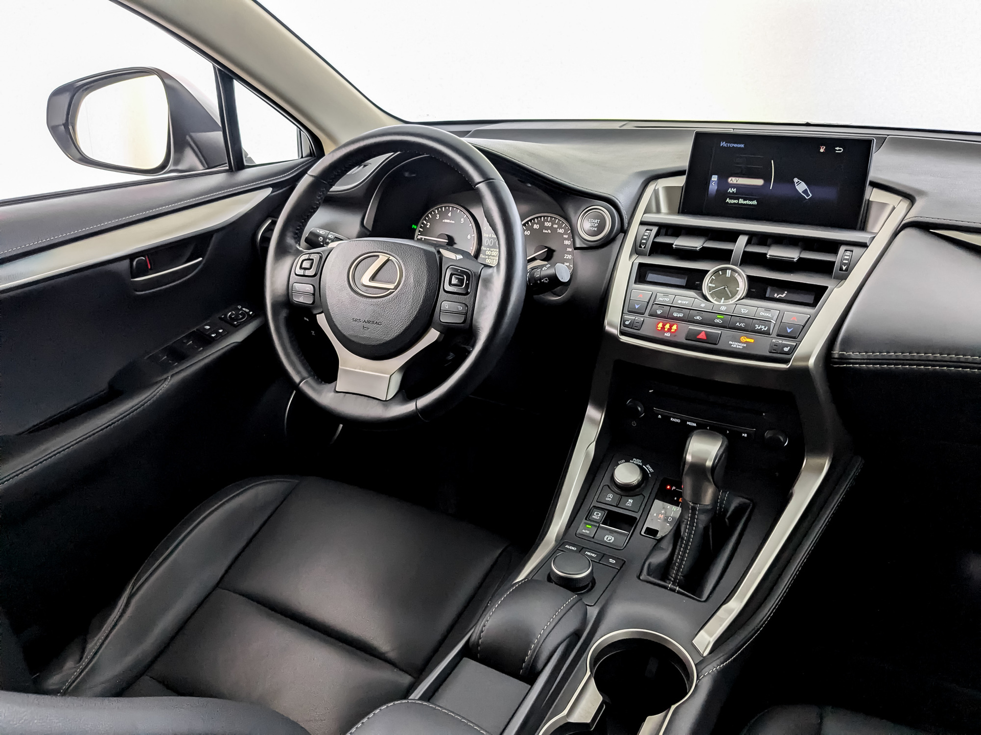 LEXUS NX 2.00 (150 л.с), автомат, 2017, пробег 166 995 км