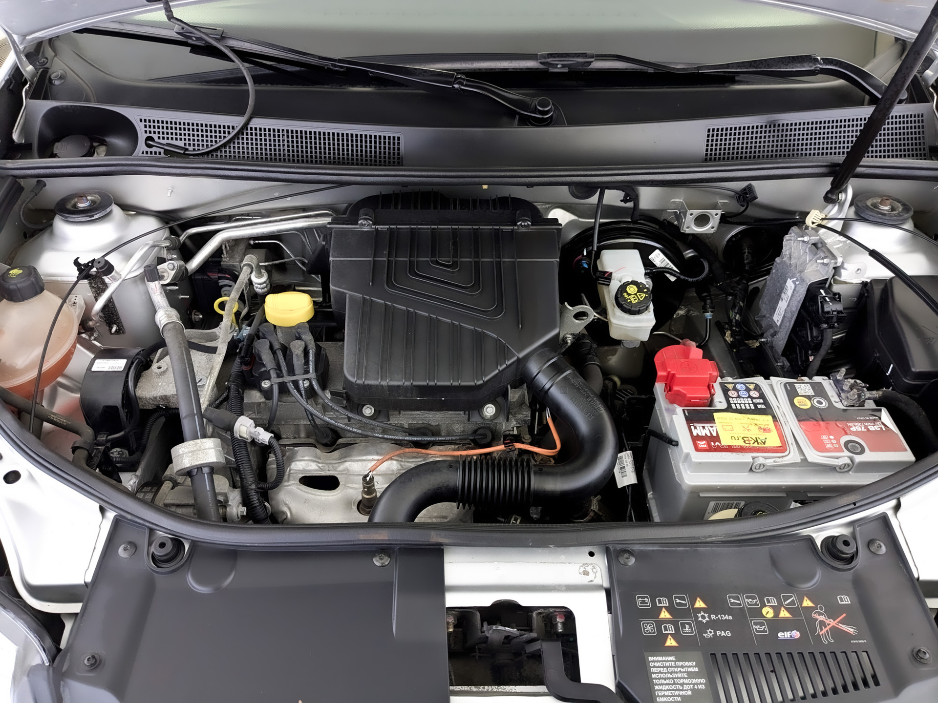 RENAULT Sandero 1.60 (82 л.с), механическая, 2019, пробег 32 690 км