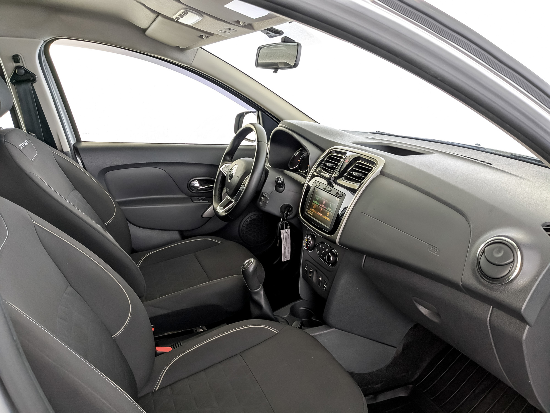 RENAULT Sandero 1.60 (82 л.с), механическая, 2019, пробег 32 690 км