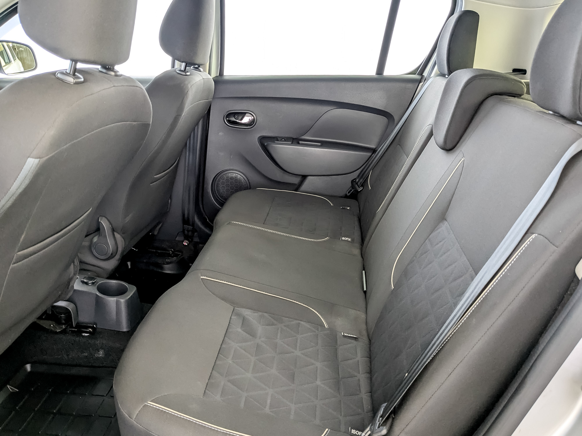 RENAULT Sandero 1.60 (82 л.с), механическая, 2019, пробег 32 690 км