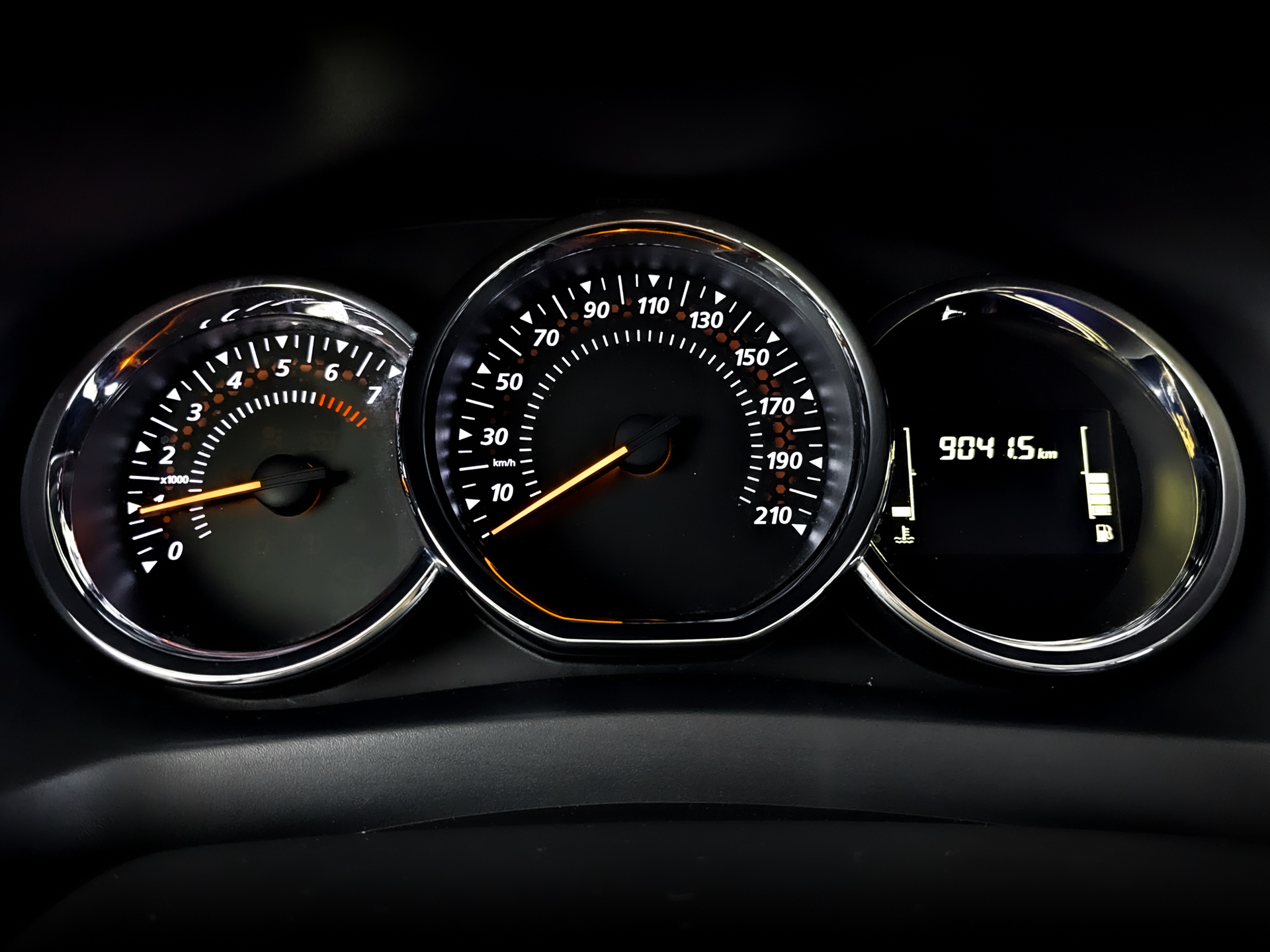 RENAULT Sandero 1.60 (82 л.с), механическая, 2019, пробег 32 690 км