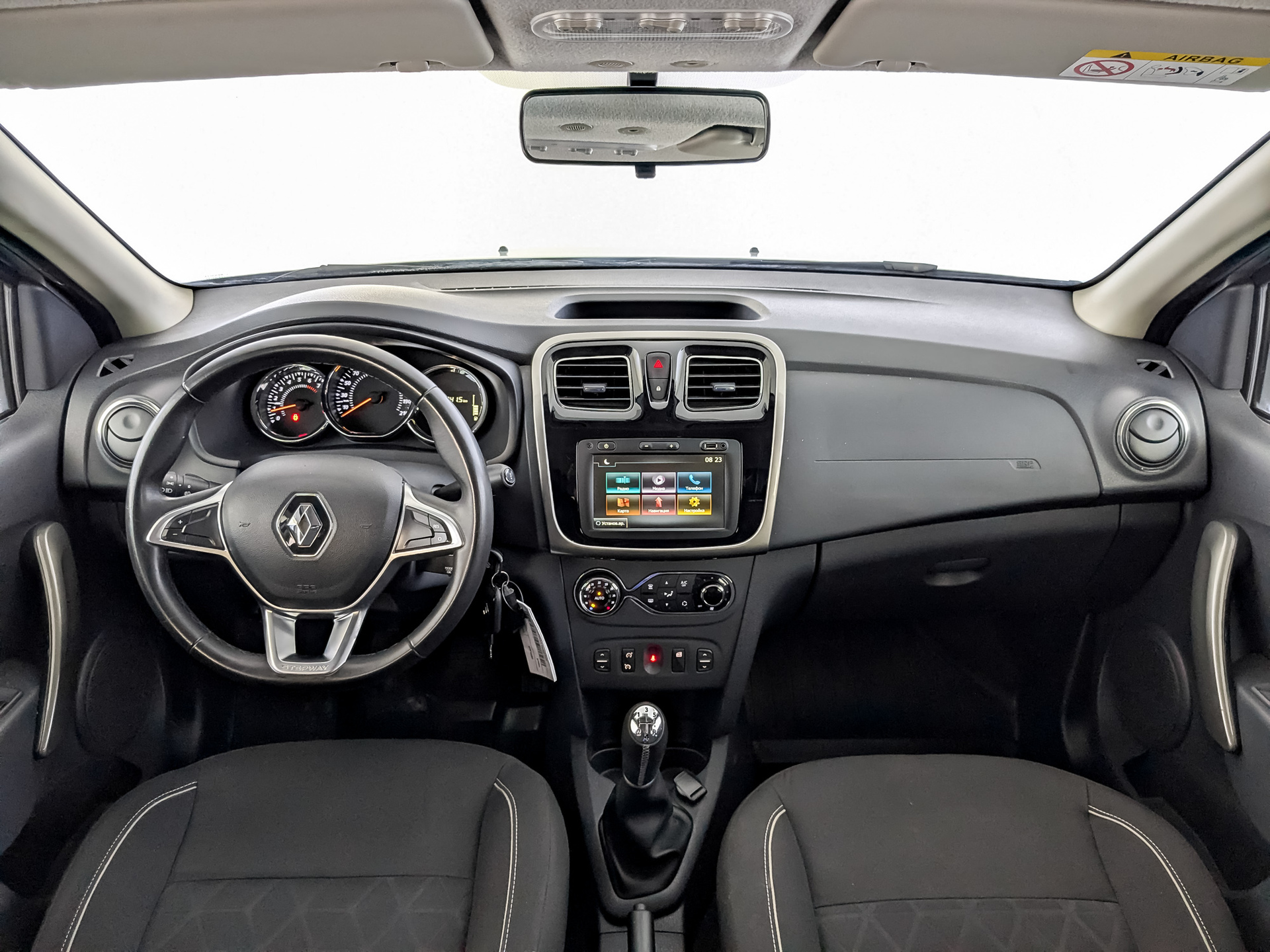 RENAULT Sandero 1.60 (82 л.с), механическая, 2019, пробег 32 690 км