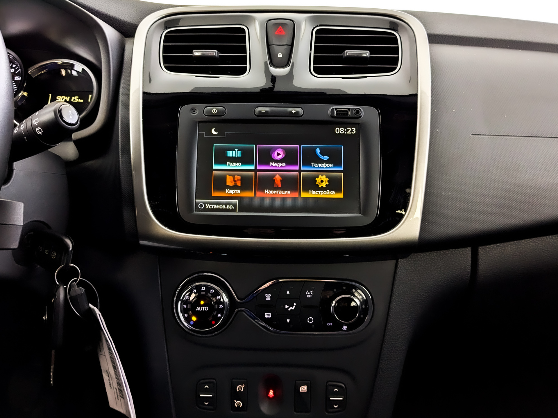 RENAULT Sandero 1.60 (82 л.с), механическая, 2019, пробег 32 690 км