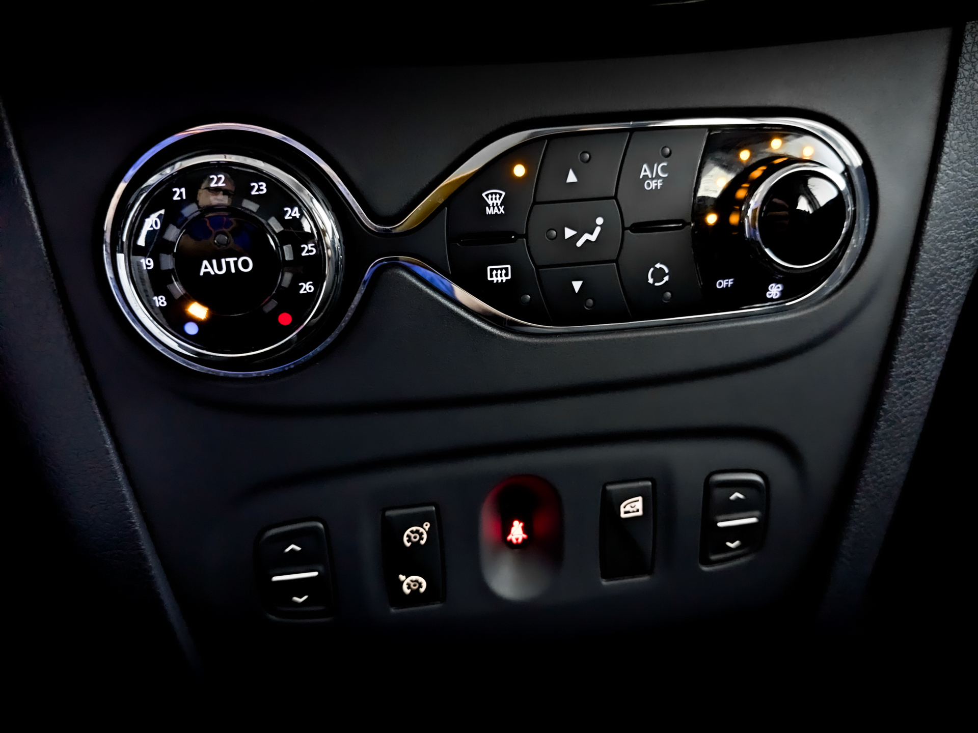 RENAULT Sandero 1.60 (82 л.с), механическая, 2019, пробег 32 690 км
