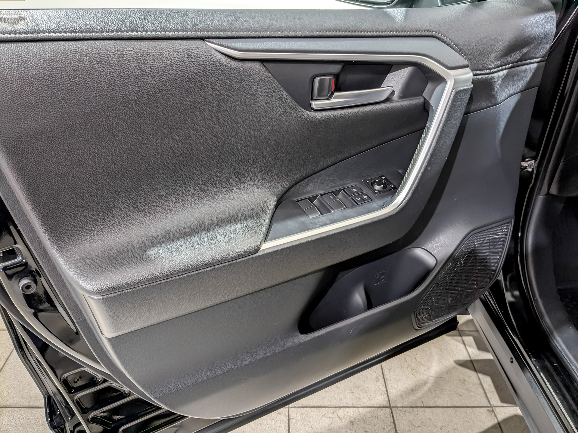TOYOTA Rav-4 2.00 (149 л.с), автомат, 2020, пробег 89 050 км