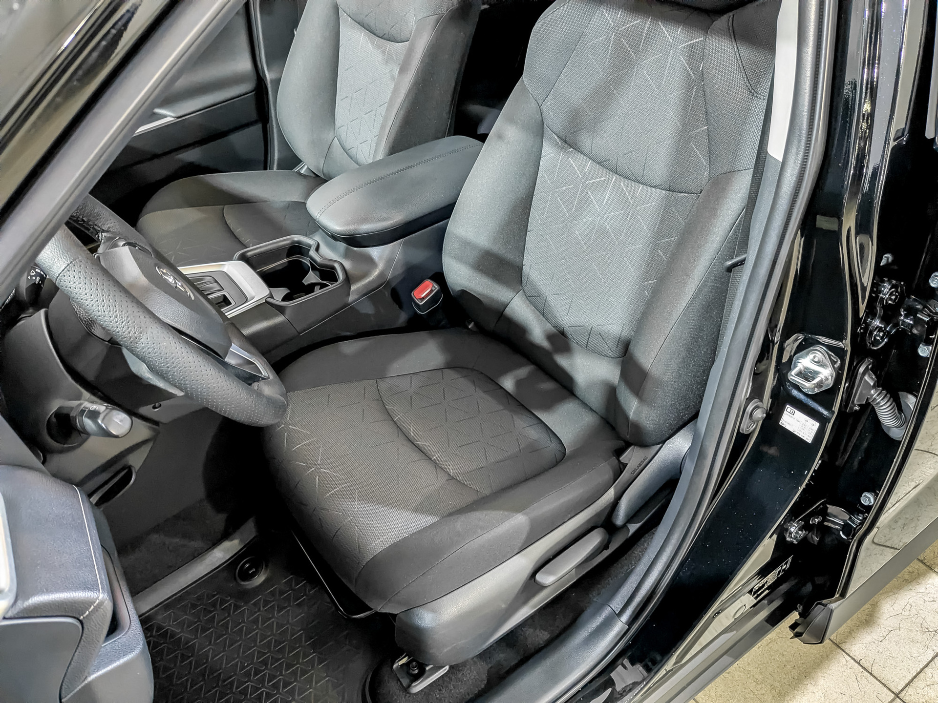 TOYOTA Rav-4 2.00 (149 л.с), автомат, 2020, пробег 89 050 км