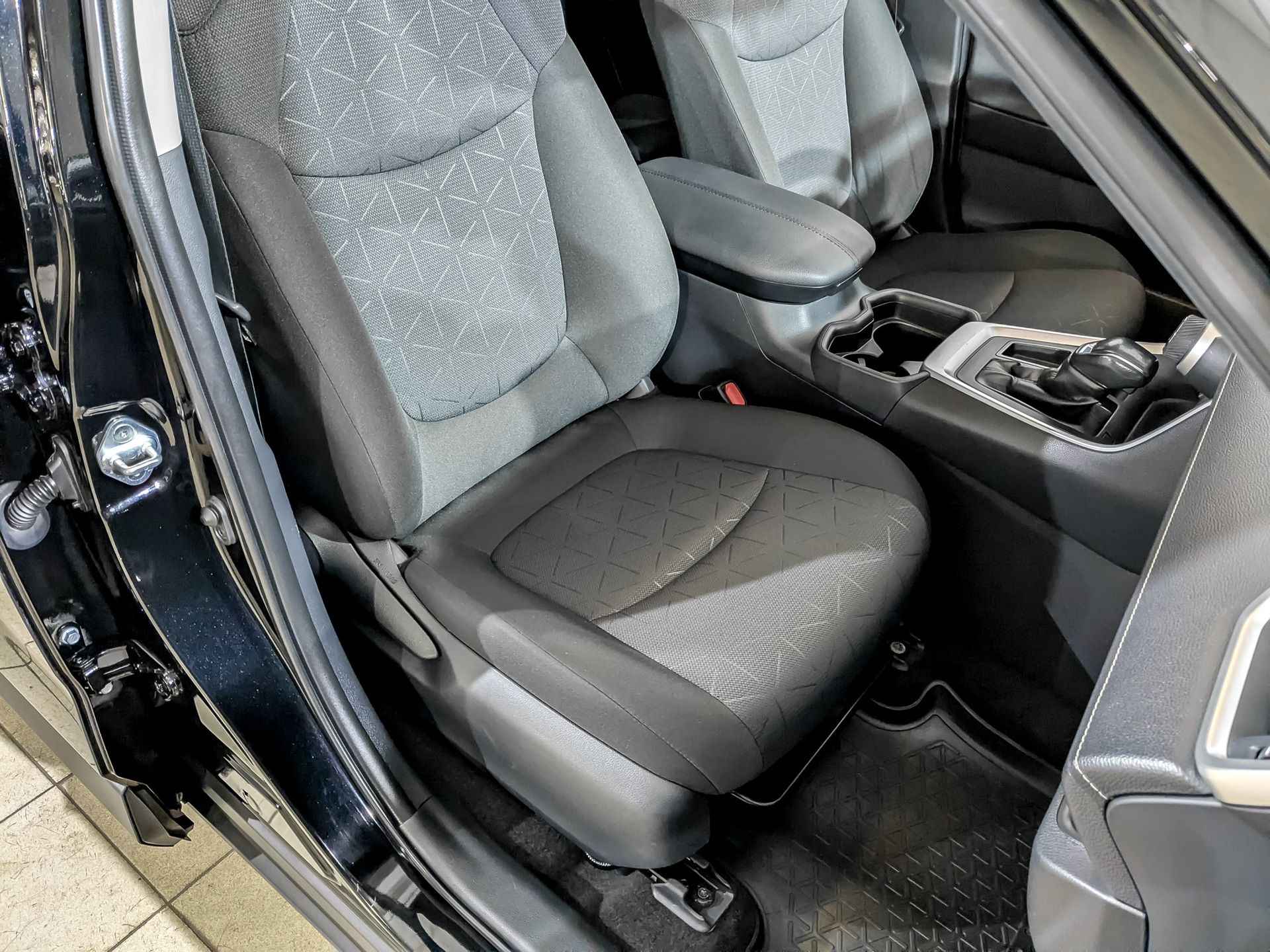 TOYOTA Rav-4 2.00 (149 л.с), автомат, 2020, пробег 89 050 км