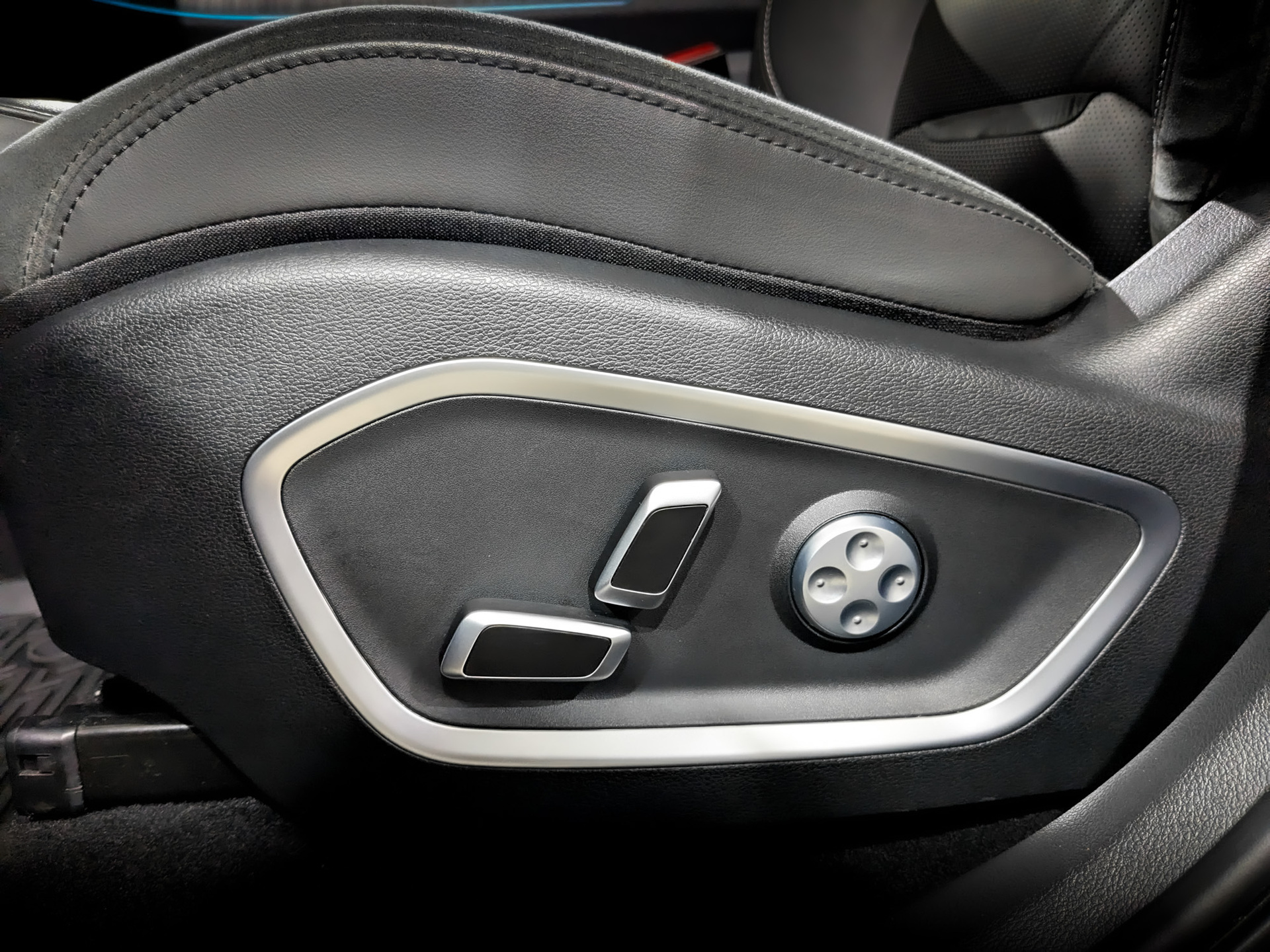 GEELY Tugella 2.00 (238 л.с), автомат, 2022, пробег 28 365 км