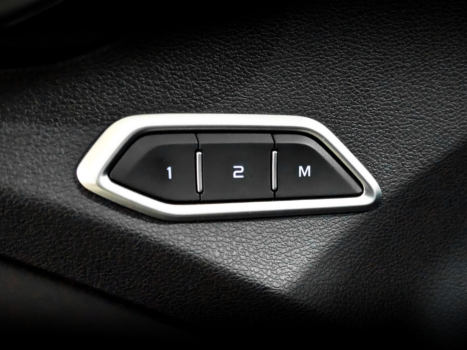 GEELY Tugella 2.00 (238 л.с), автомат, 2022, пробег 28 365 км