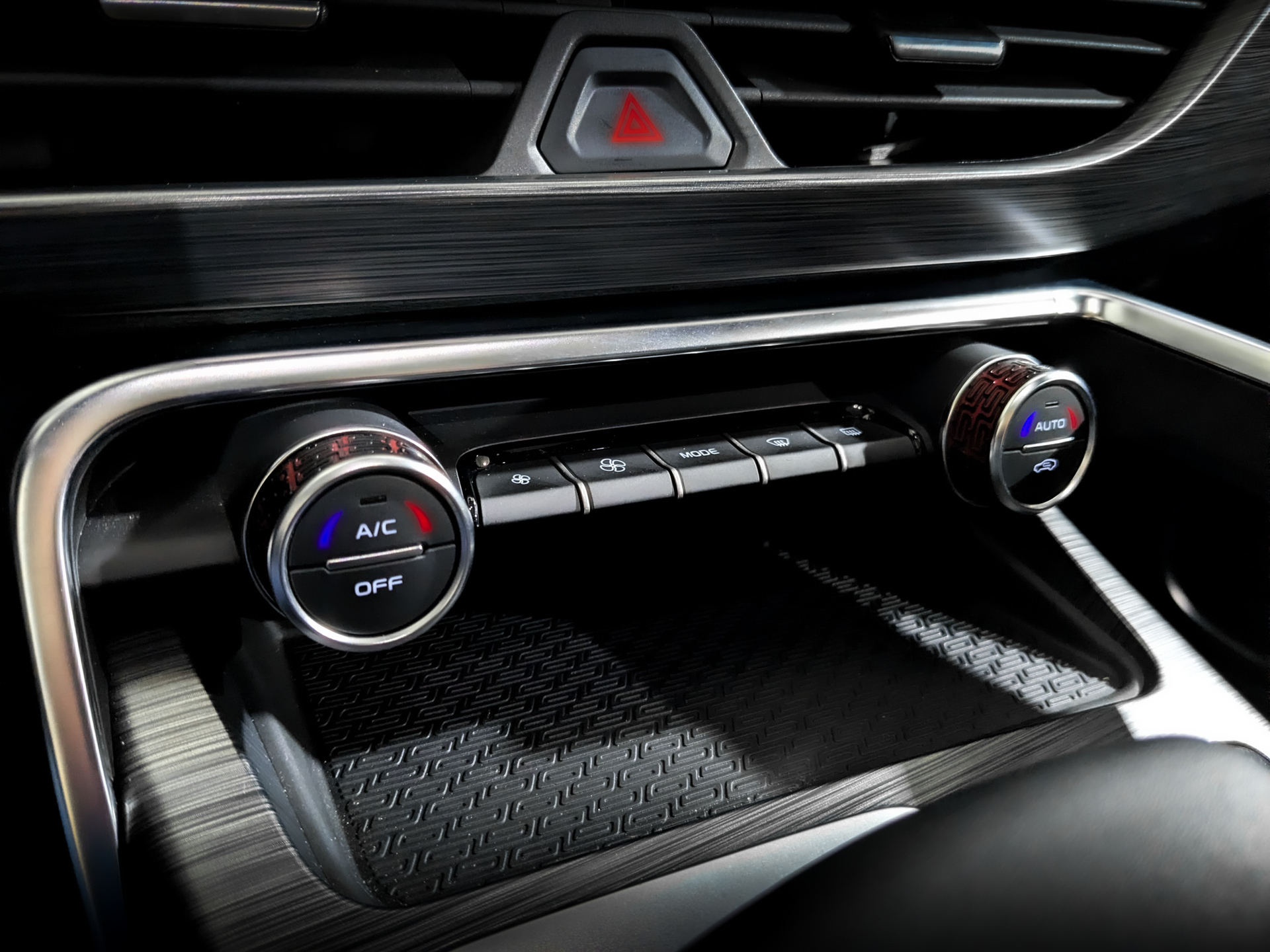GEELY Tugella 2.00 (238 л.с), автомат, 2022, пробег 28 365 км