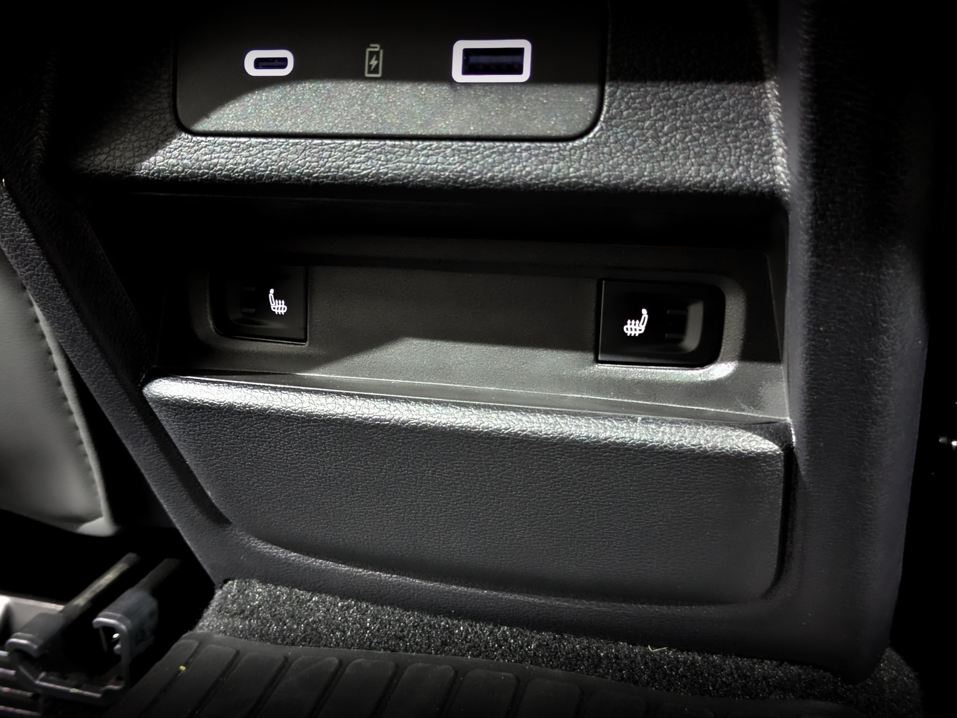 GEELY Tugella 2.00 (238 л.с), автомат, 2022, пробег 28 365 км