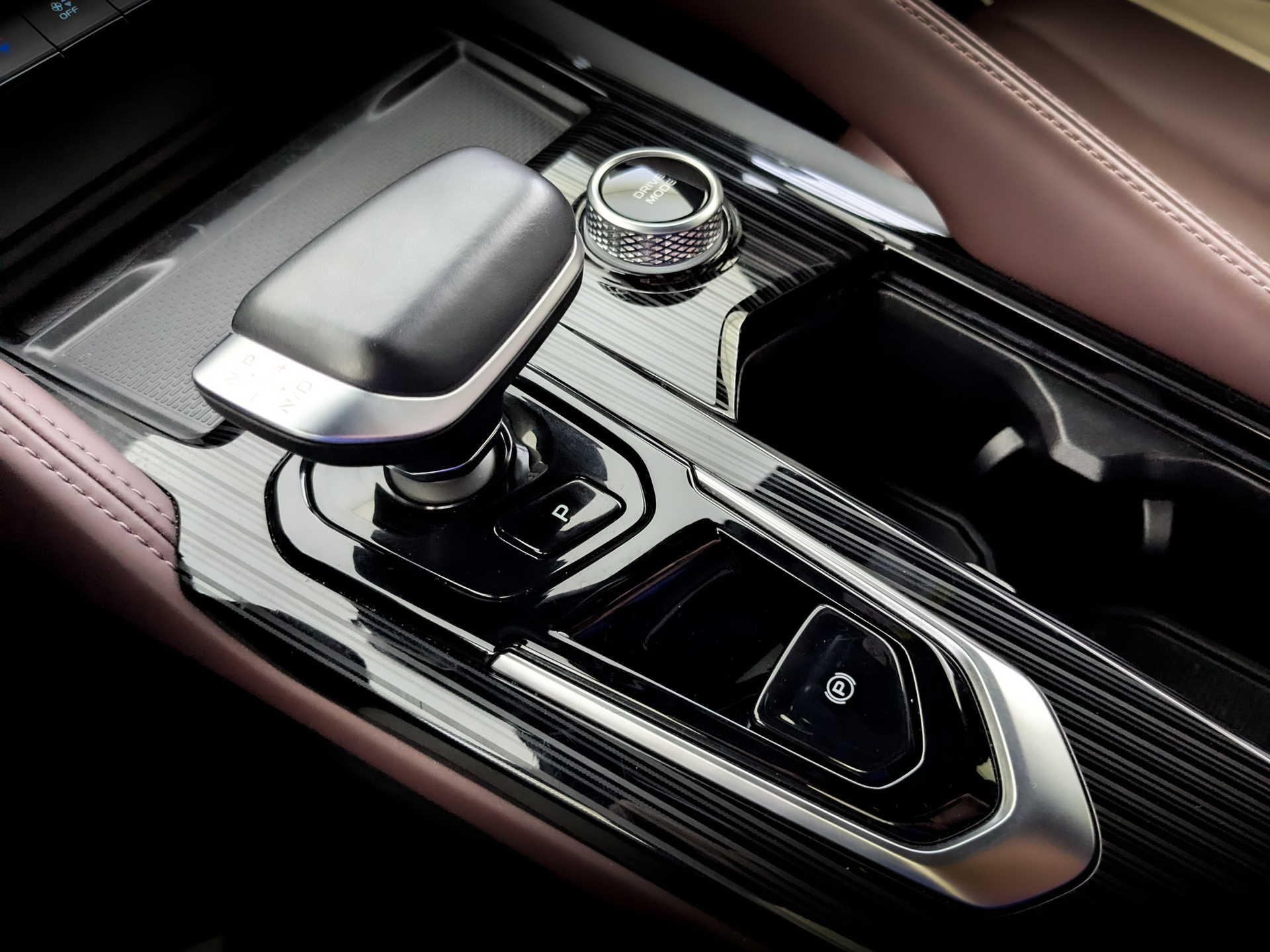 GEELY Monjaro 2.00 (238 л.с), автомат, 2023, пробег 49 262 км