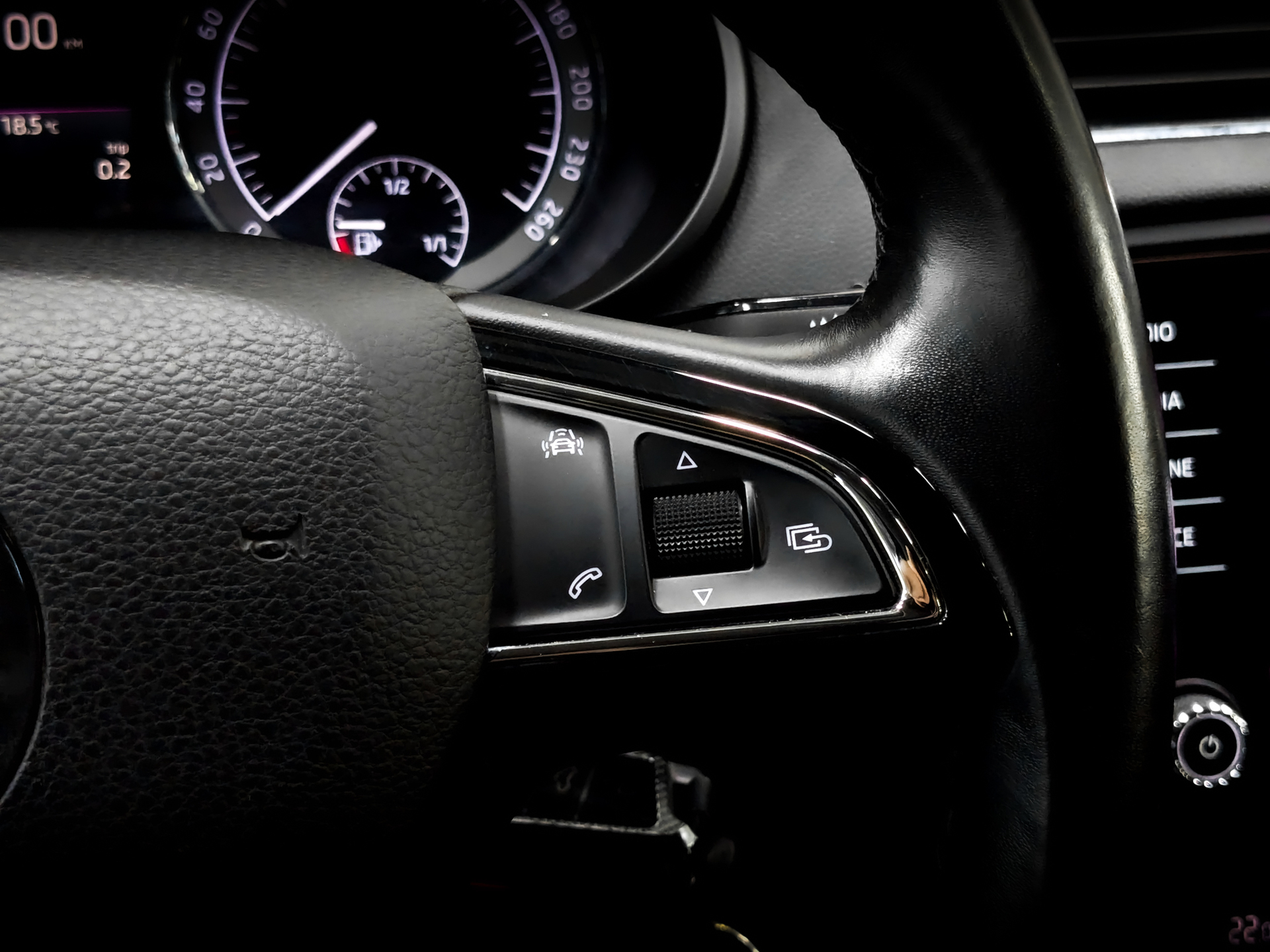 SKODA Octavia 1.80 (180 л.с), автомат, 2018, пробег 91 921 км