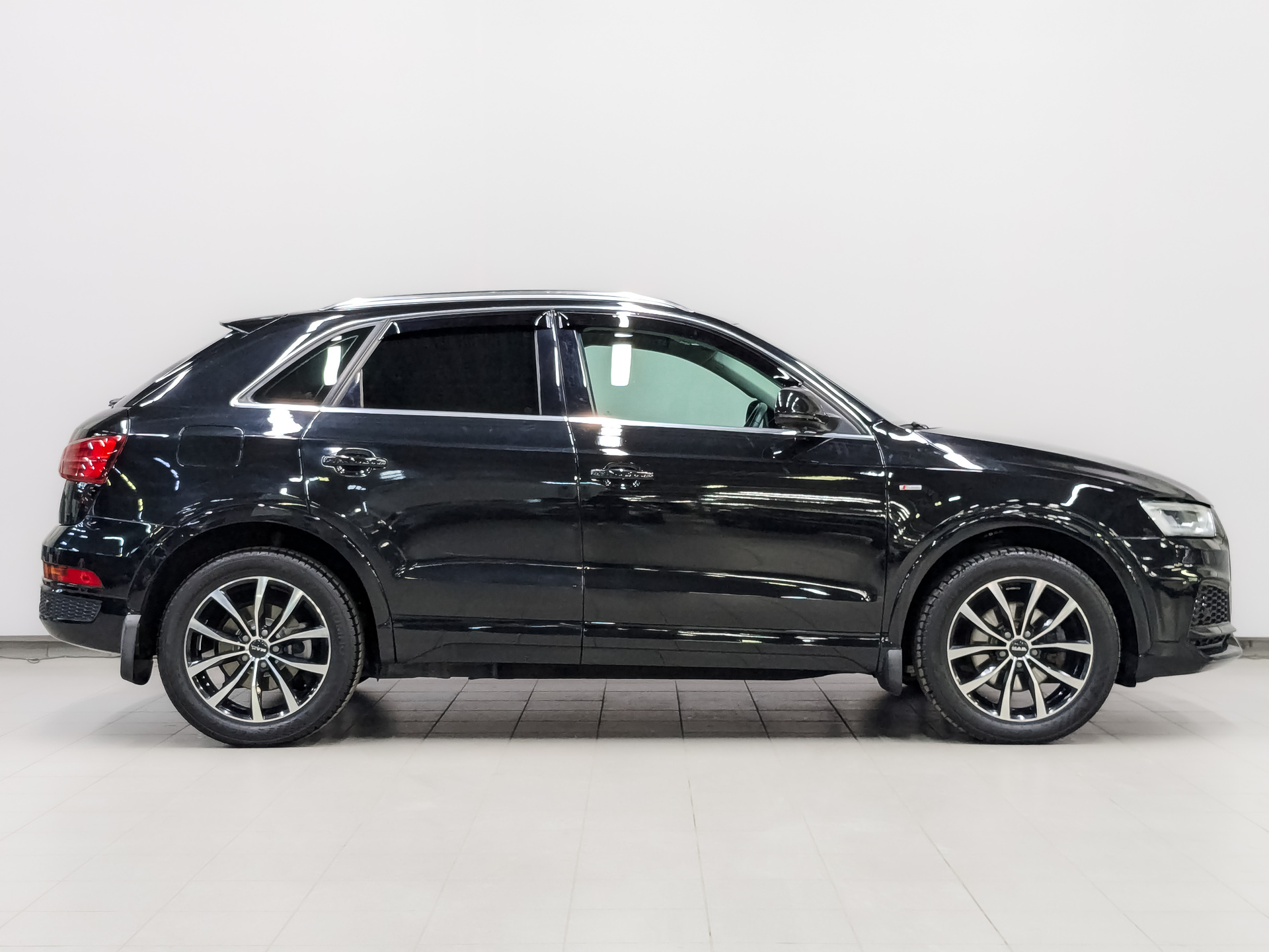 AUDI Q3 2.00 (180 л.с), автомат, 2017, пробег 76 827 км