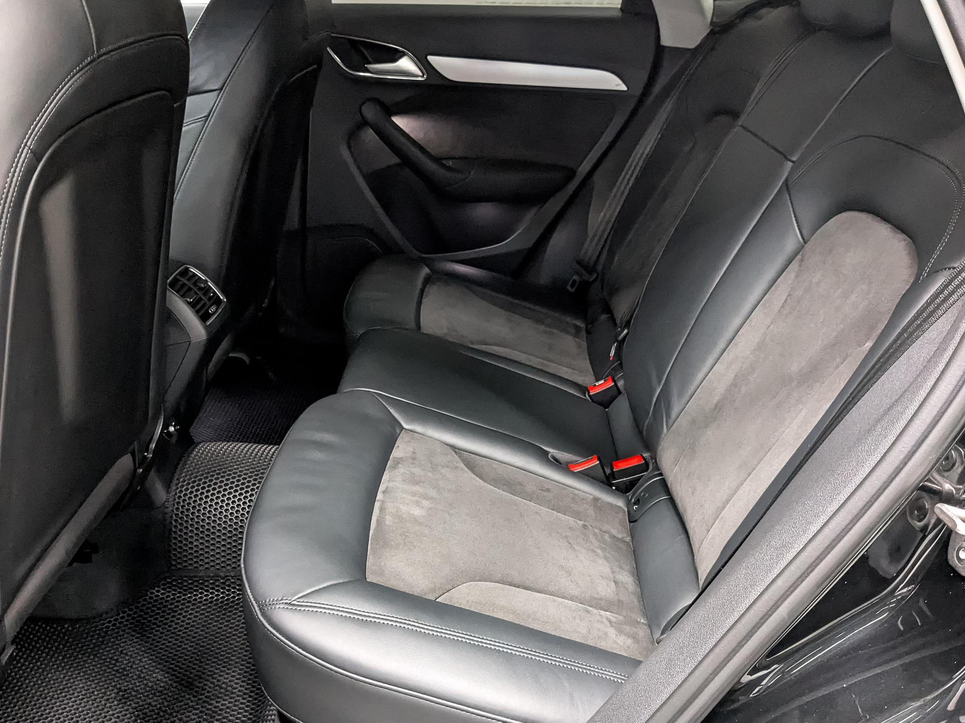 AUDI Q3 2.00 (180 л.с), автомат, 2017, пробег 76 827 км