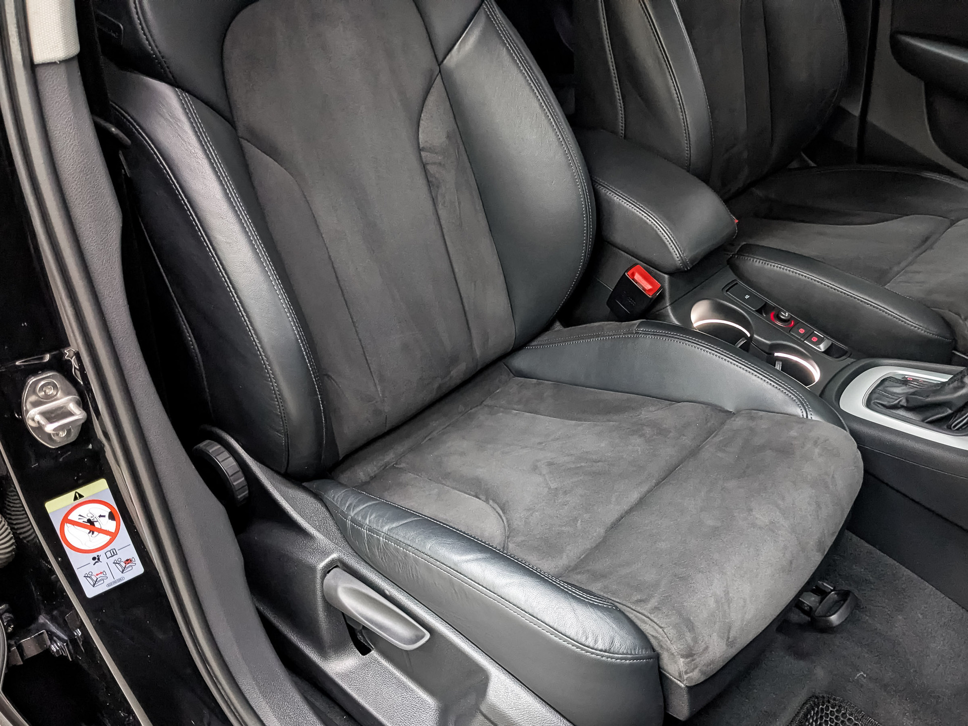 AUDI Q3 2.00 (180 л.с), автомат, 2017, пробег 76 827 км