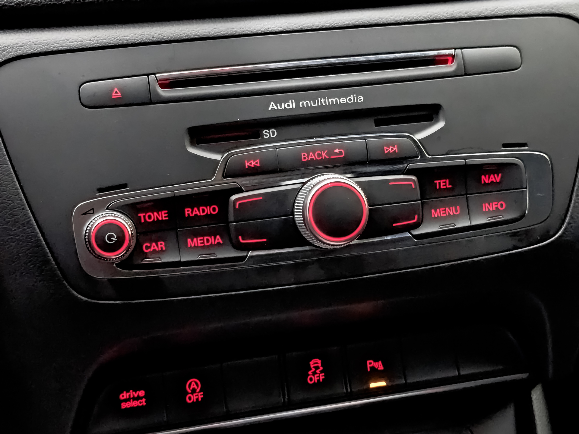 AUDI Q3 2.00 (180 л.с), автомат, 2017, пробег 76 827 км