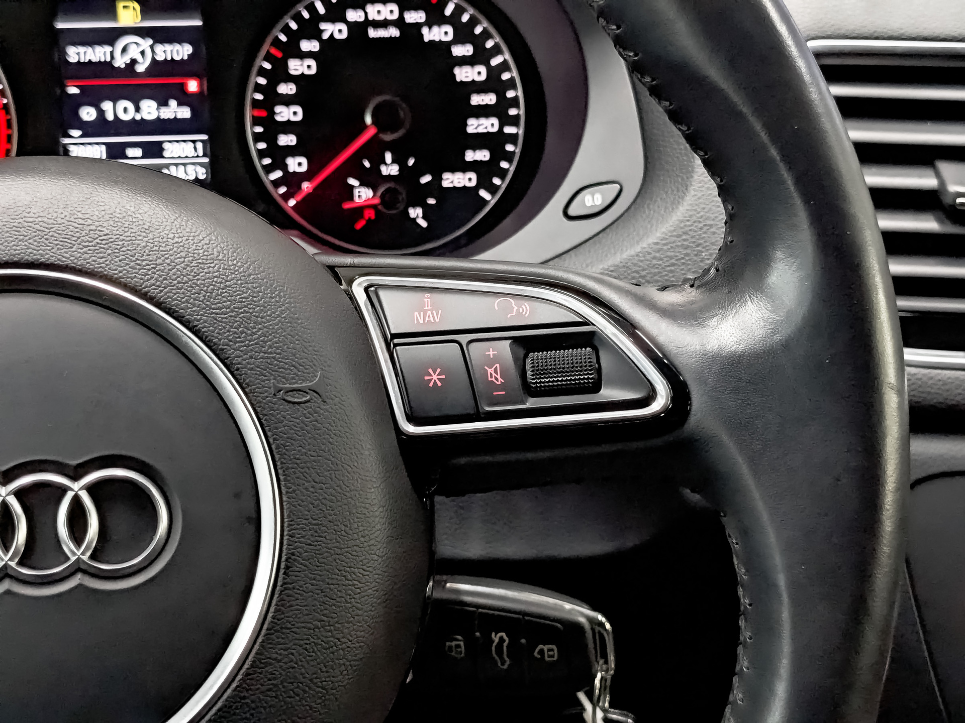 AUDI Q3 2.00 (180 л.с), автомат, 2017, пробег 76 827 км