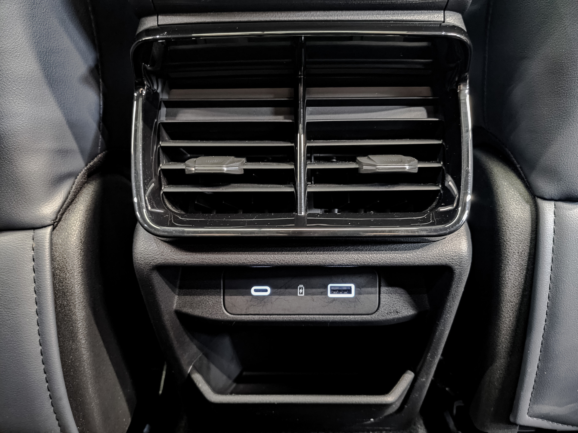 GEELY Atlas II 2.00 (200 л.с), автомат, 2024, пробег 43 903 км