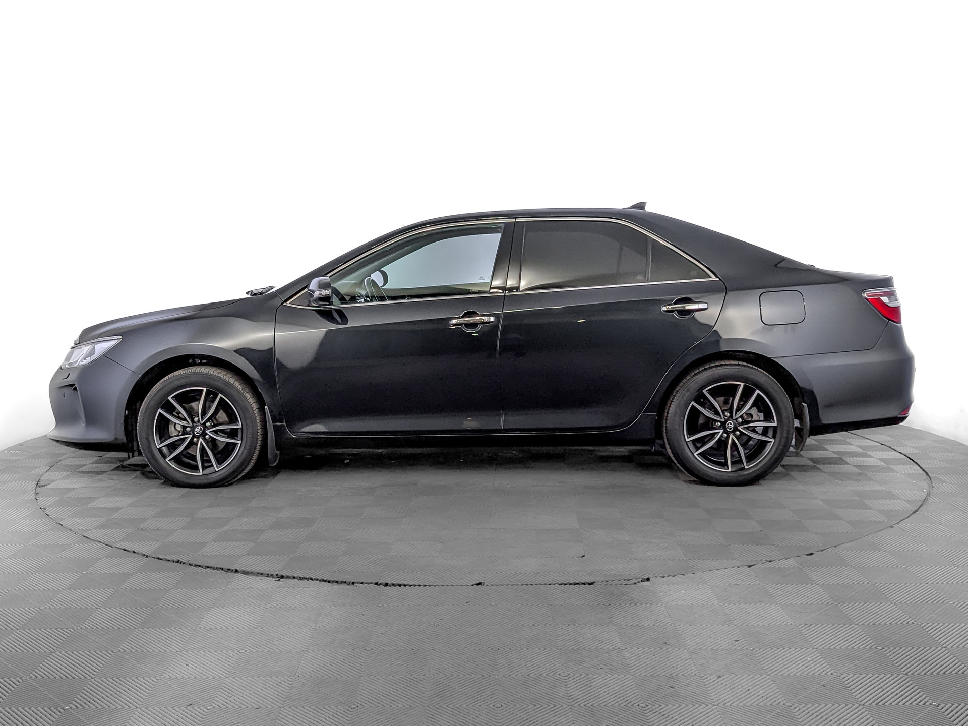 TOYOTA Camry 2.50 (181 л.с), автомат, 2017, пробег 52 500 км