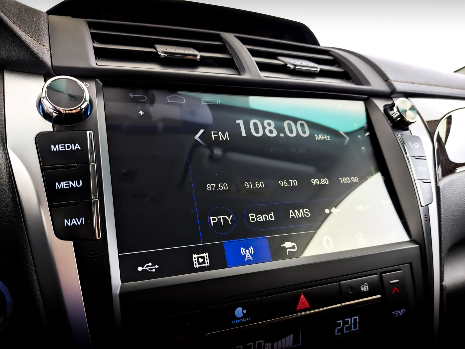 TOYOTA Camry 2.50 (181 л.с), автомат, 2017, пробег 52 500 км