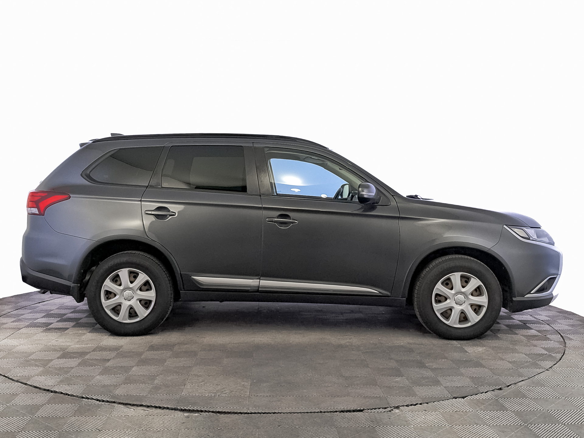 MITSUBISHI Outlander 2.00 (146 л.с), автомат, 2018, пробег 156 155 км