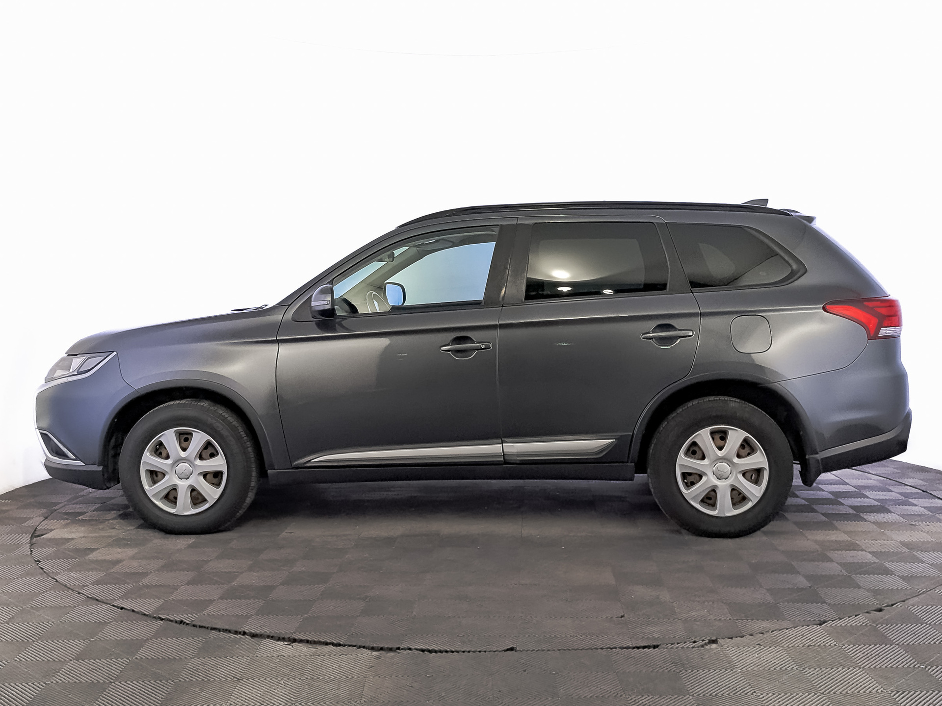 MITSUBISHI Outlander 2.00 (146 л.с), автомат, 2018, пробег 156 155 км