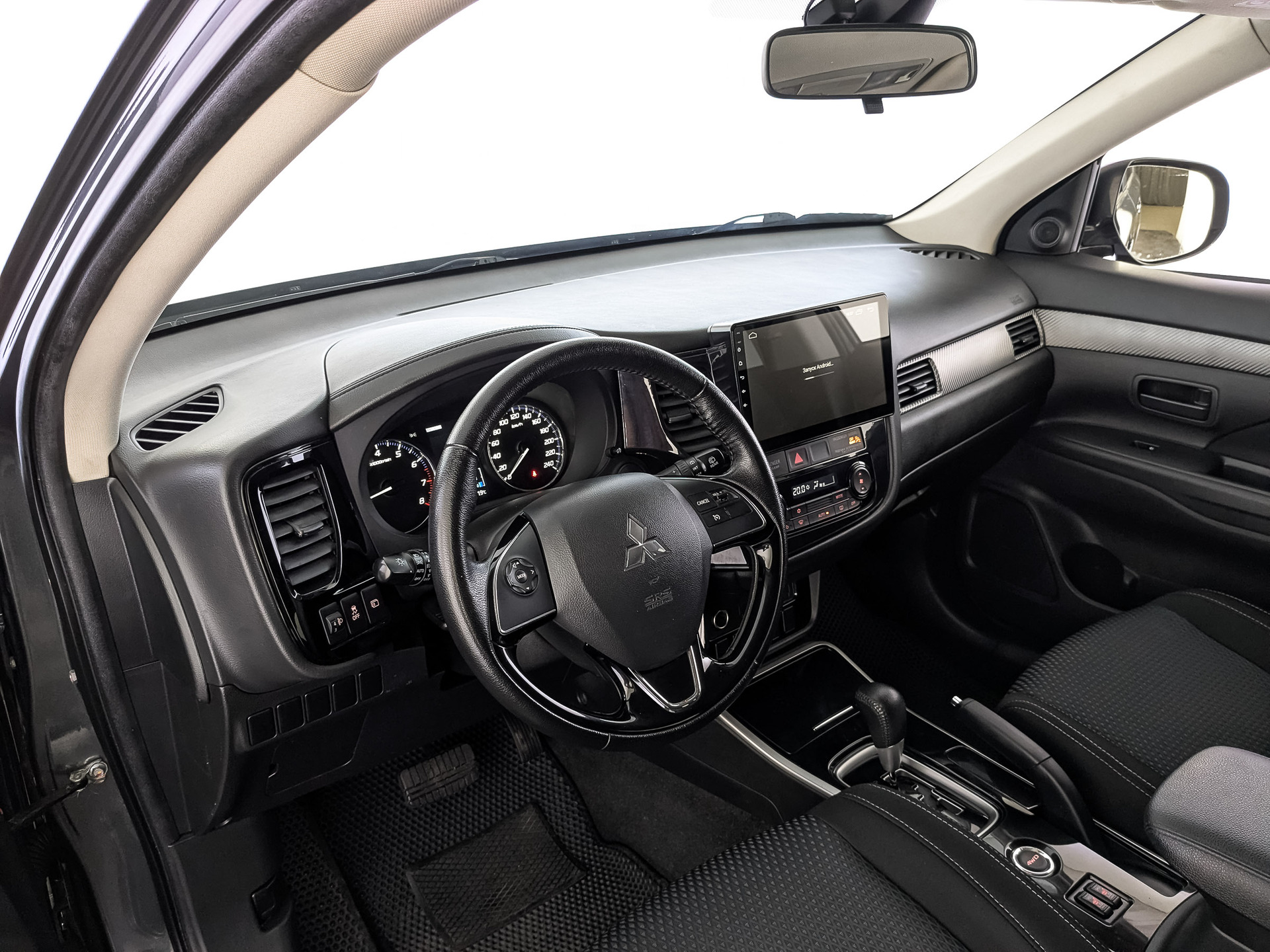 MITSUBISHI Outlander 2.00 (146 л.с), автомат, 2018, пробег 156 155 км