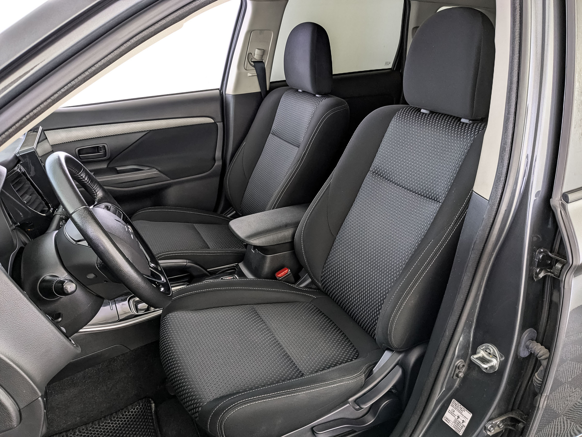 MITSUBISHI Outlander 2.00 (146 л.с), автомат, 2018, пробег 156 155 км